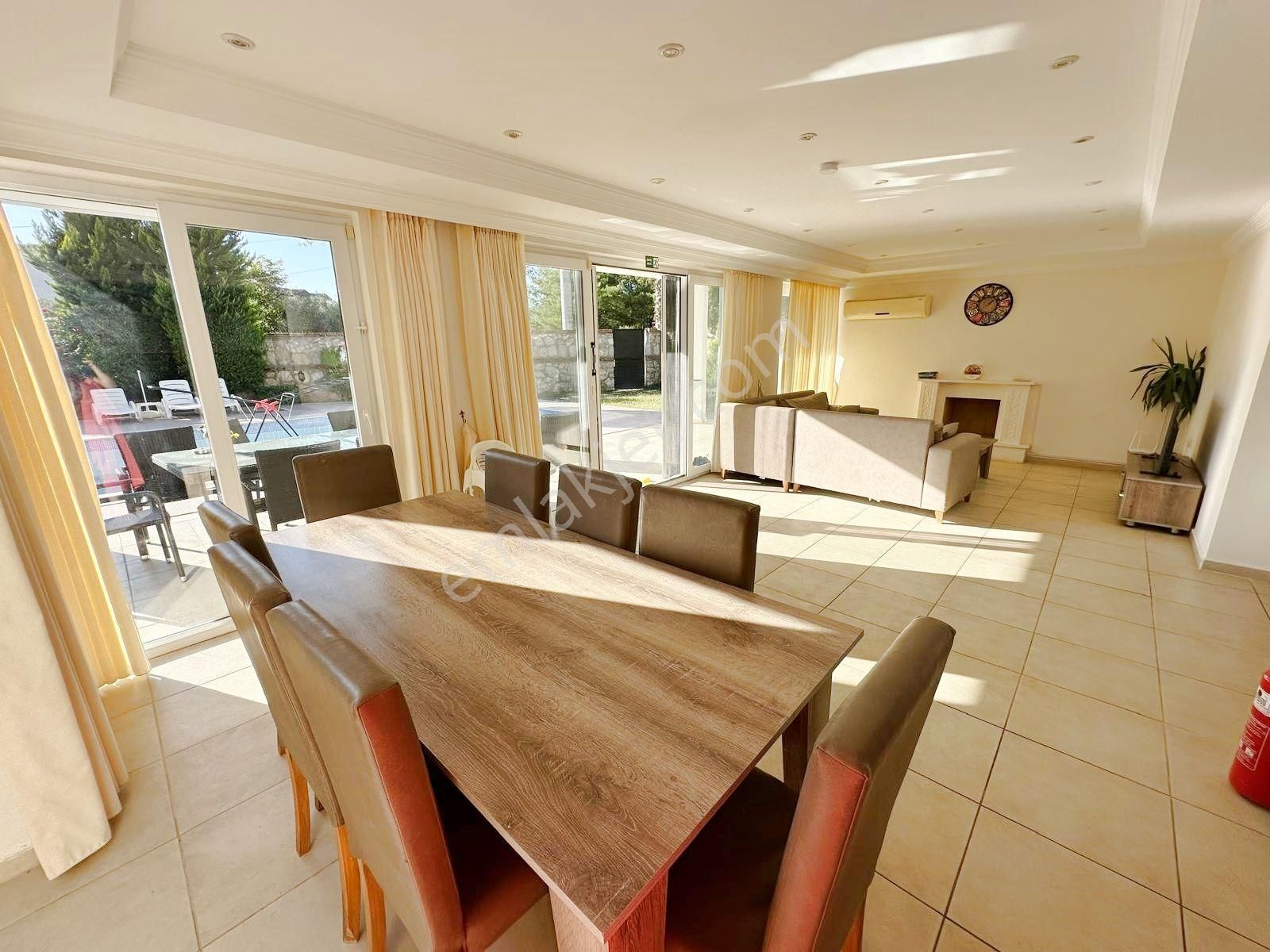 Ovacık'ta Ferah 4+1 Triplex Villa - Görsel 9