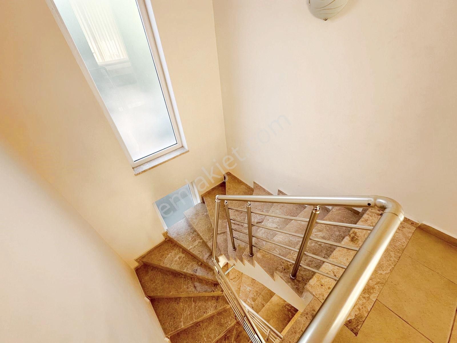 Ovacık'ta Ferah 4+1 Triplex Villa - Görsel 11
