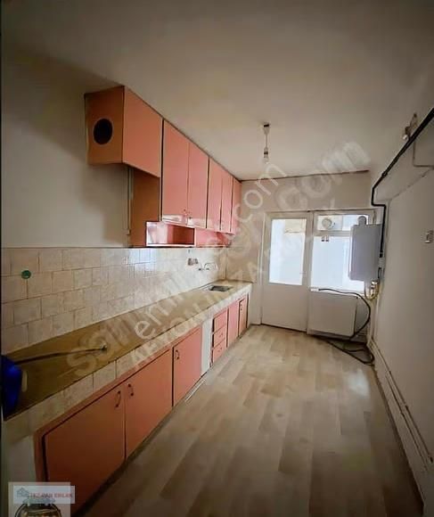 Afyon Tezcan Emlaktan Yunus Emre Mahallesinde 2+1 Ara Kat Daire - Görsel 2