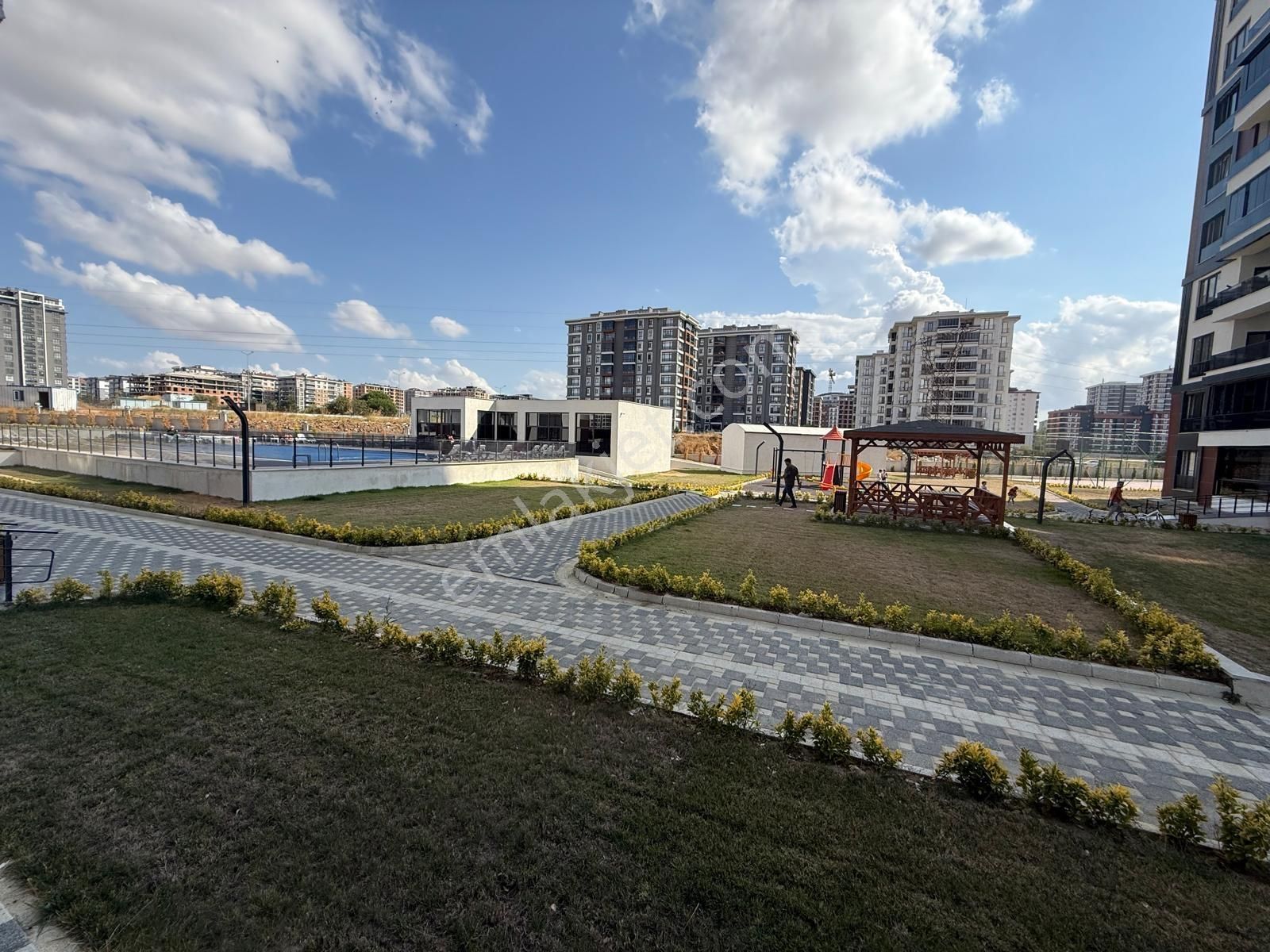 Turyaptan İzsiz Towersda Giriş Kat Havuz Cephe 3+1 Kiralık Daire - Görsel 17
