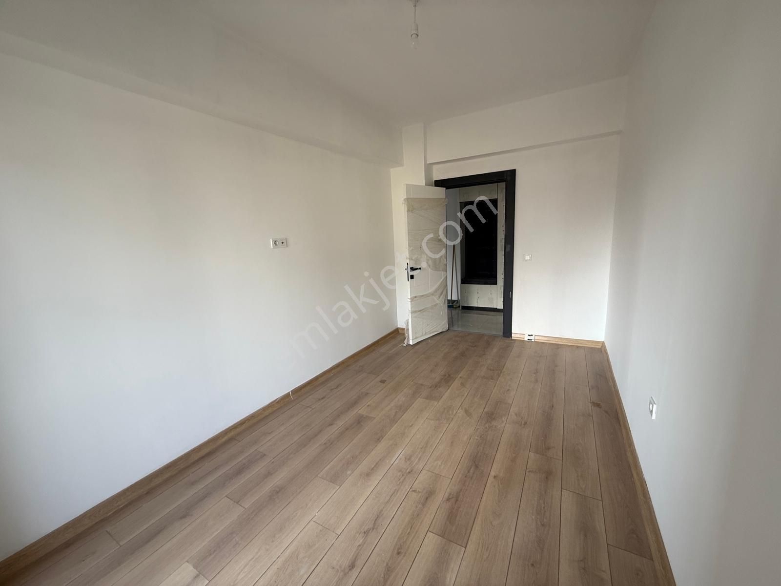 Turyaptan İzsiz Towersda Giriş Kat Havuz Cephe 3+1 Kiralık Daire - Görsel 2