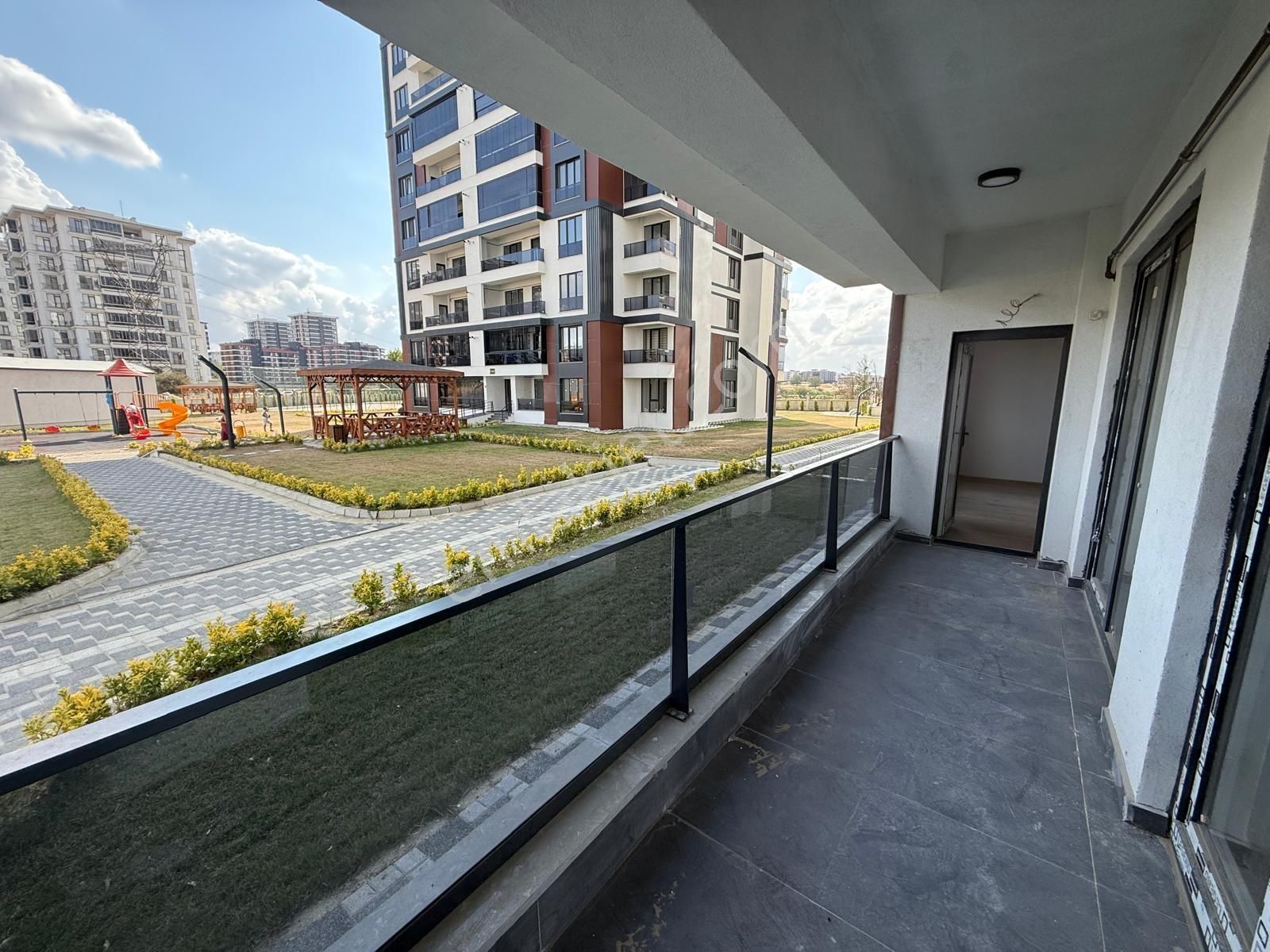 Turyaptan İzsiz Towersda Giriş Kat Havuz Cephe 3+1 Kiralık Daire - Görsel 19