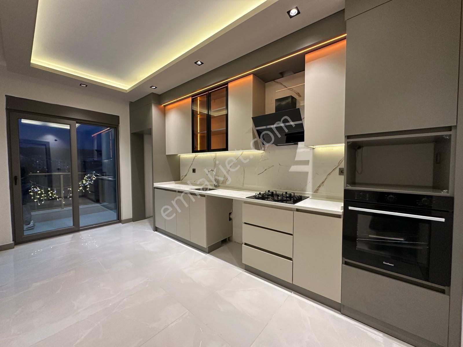 Aydoğmuş Mah. 3+1 Lüks Cadde Üzeri Ebeveyn Banyolu Çift Balkonlu