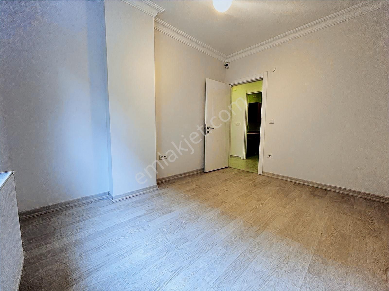 Kozyatağın'da Genç Bina Da Balkonlu Ebeveyn Banyolu Net 95m2 3+1 - Görsel 26