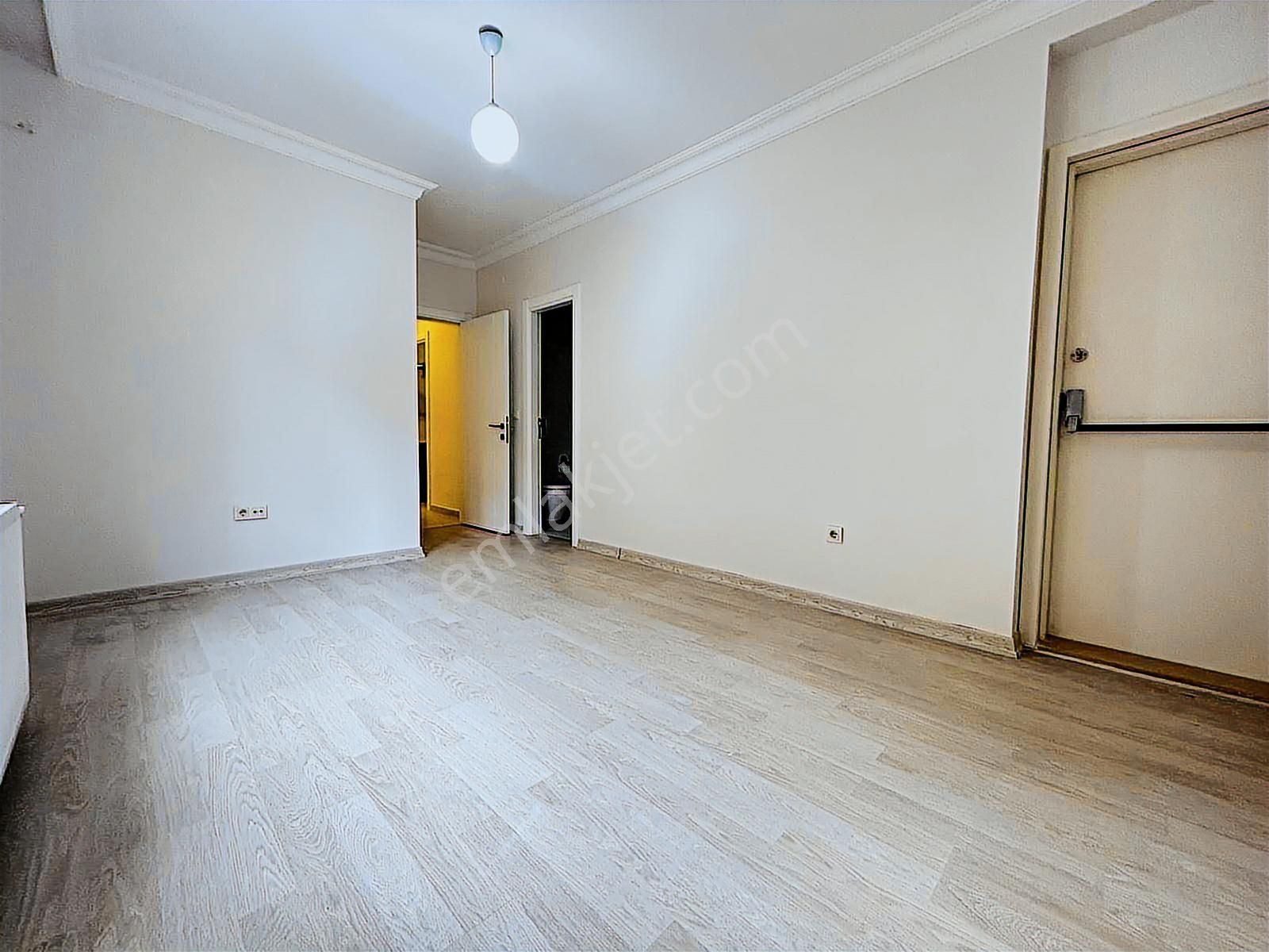 Kozyatağın'da Genç Bina Da Balkonlu Ebeveyn Banyolu Net 95m2 3+1 - Görsel 16