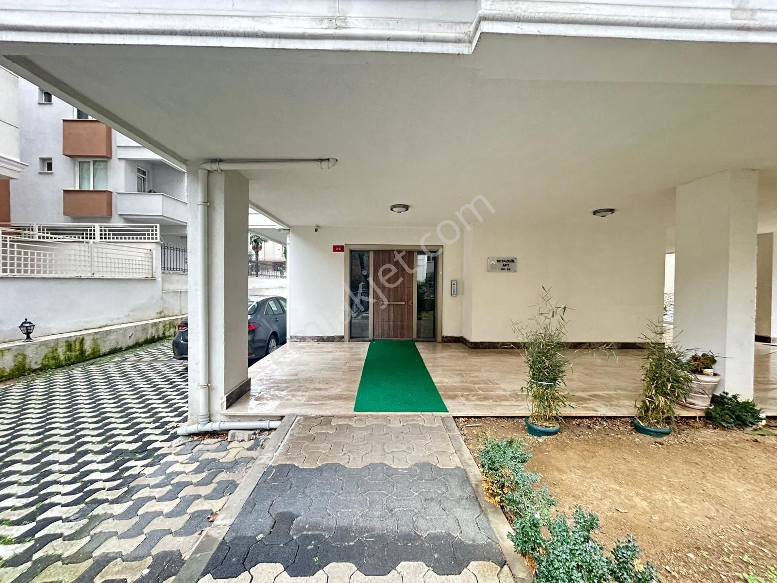 Kozyatağın'da Genç Bina Da Balkonlu Ebeveyn Banyolu Net 95m2 3+1 - Görsel 8