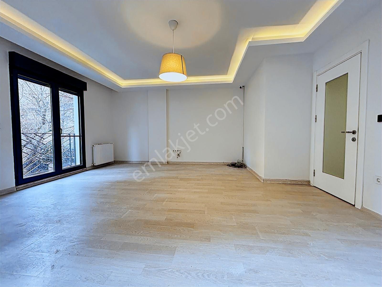 Kozyatağın'da Genç Bina Da Balkonlu Ebeveyn Banyolu Net 95m2 3+1 - Görsel 5