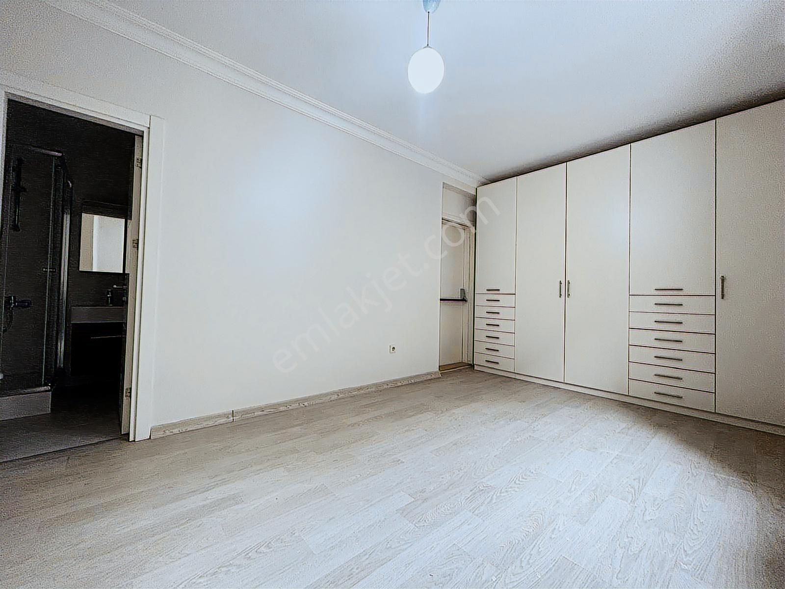 Kozyatağın'da Genç Bina Da Balkonlu Ebeveyn Banyolu Net 95m2 3+1 - Görsel 6