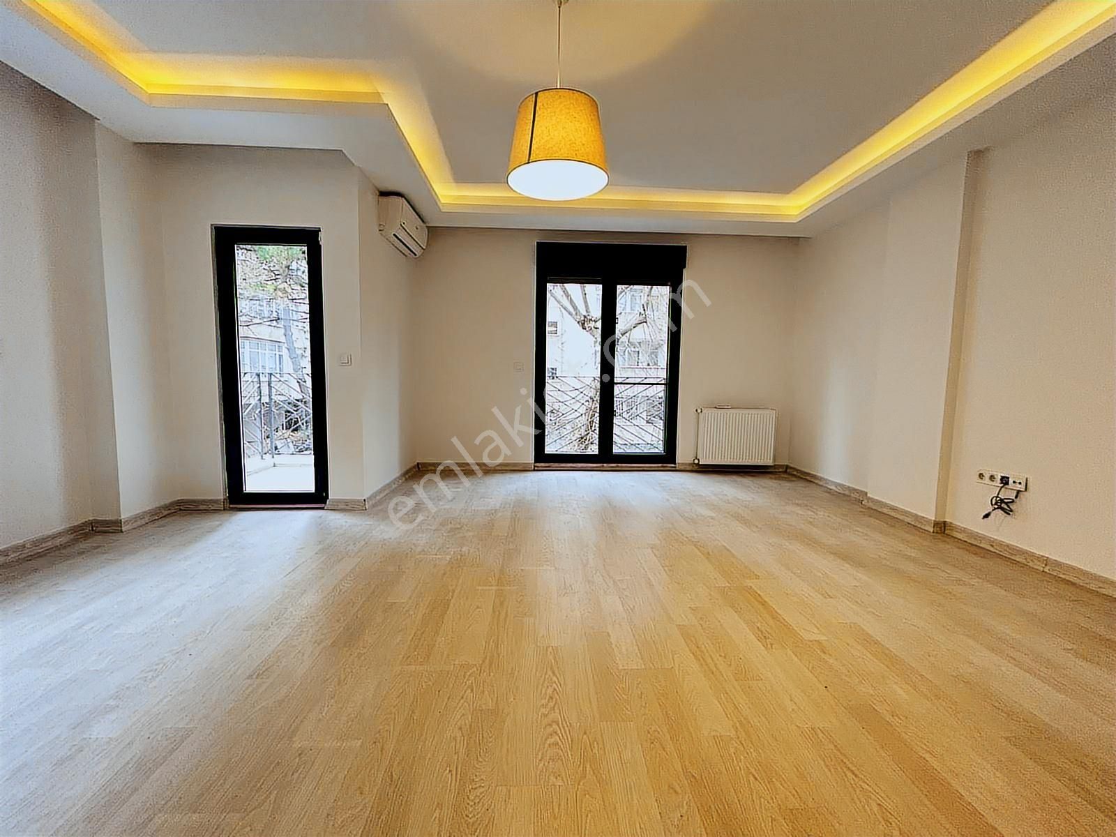 Kozyatağın'da Genç Bina Da Balkonlu Ebeveyn Banyolu Net 95m2 3+1