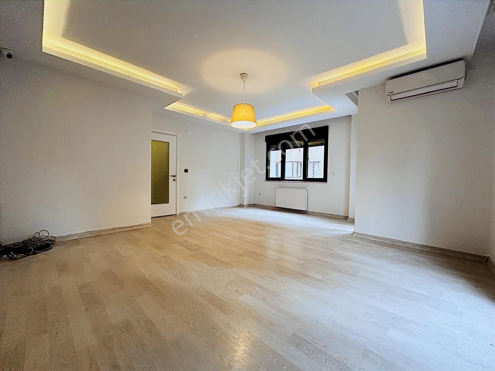 Kozyatağın'da Genç Bina Da Balkonlu Ebeveyn Banyolu Net 95m2 3+1 - Görsel 4