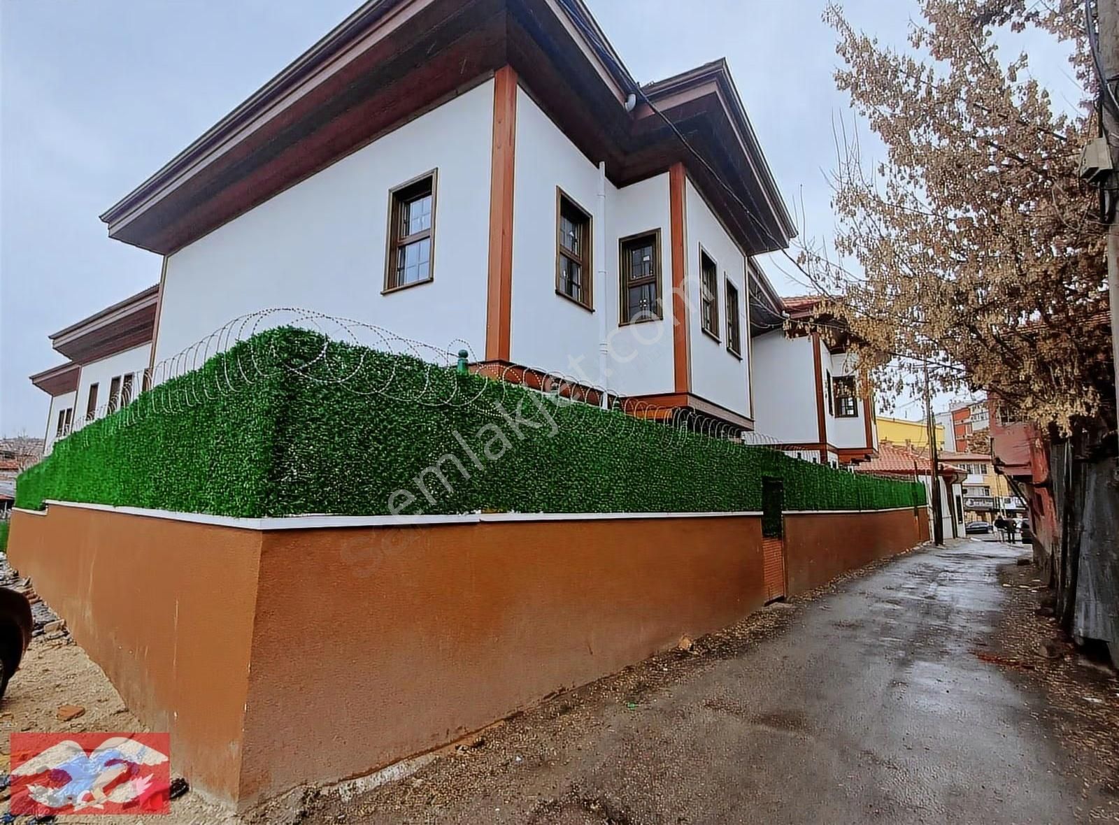 Altındağ Kale De 92 M2 Arsa İçerisinde Satılık 2 Katlı Ahşap Ev