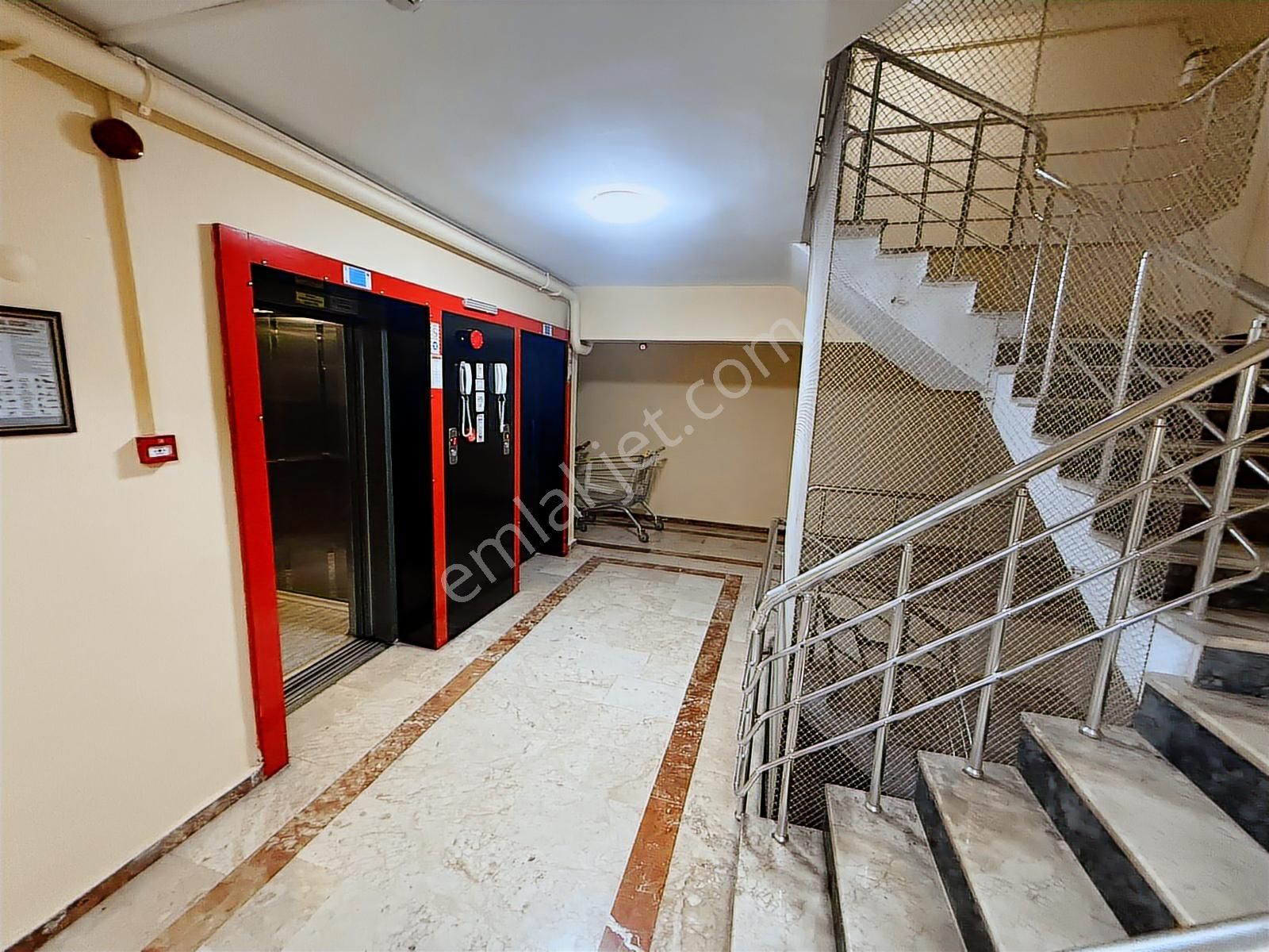 Rıza Acar'dan Çakırlar Mahallesi Yerküre Sit. Ara Kat Asansörlü - Görsel 3