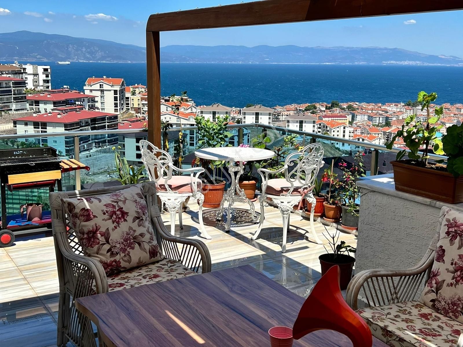 Mudanya Nirvana Parkta Deniz Manzaralı Kiralık 4+2 Dubleks Daire