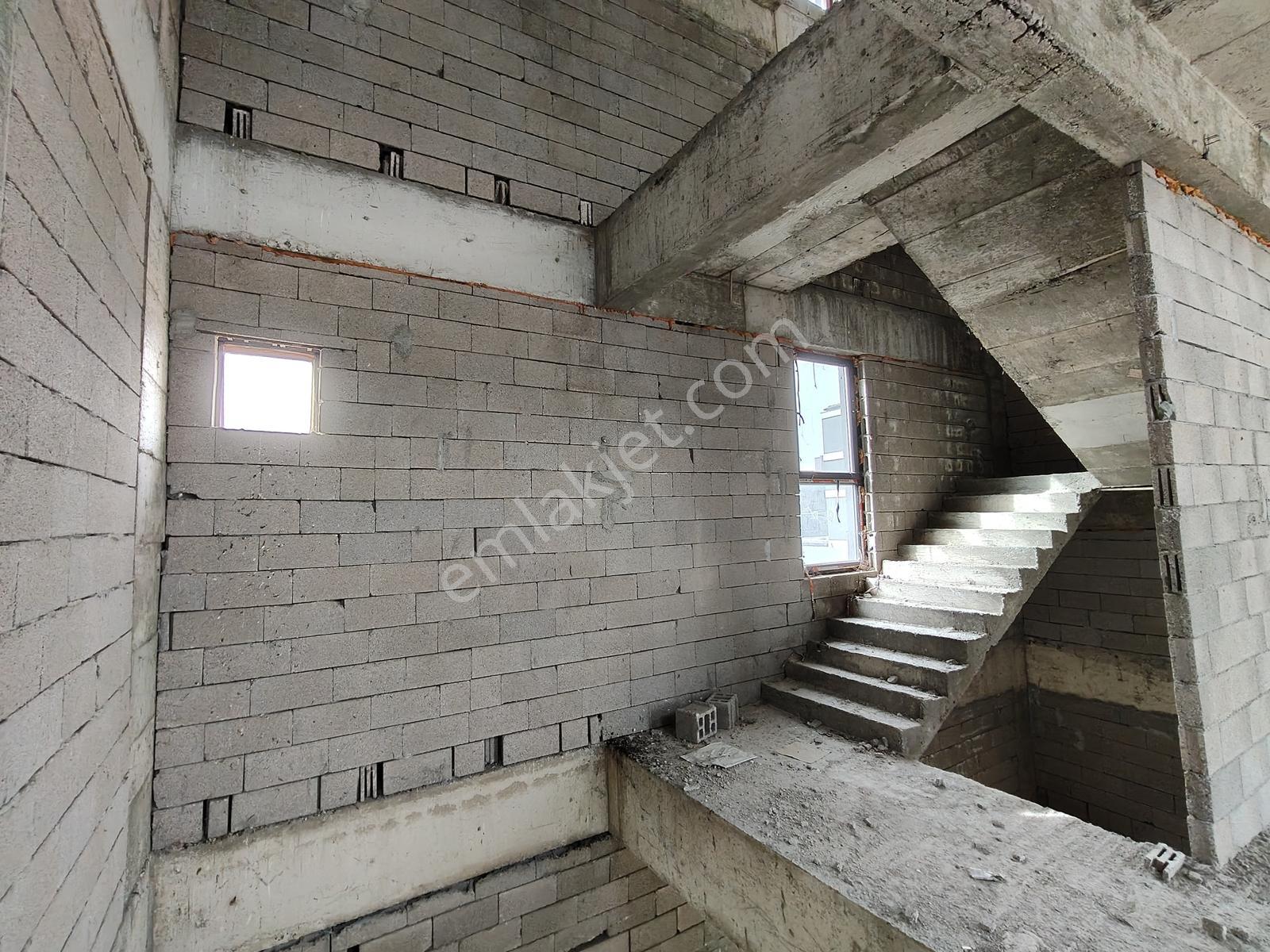 Bağlıca'da,natamam,iskanlı,6+1,350m2 Arsa Payı,400m2 Kapalı Alan - Görsel 24