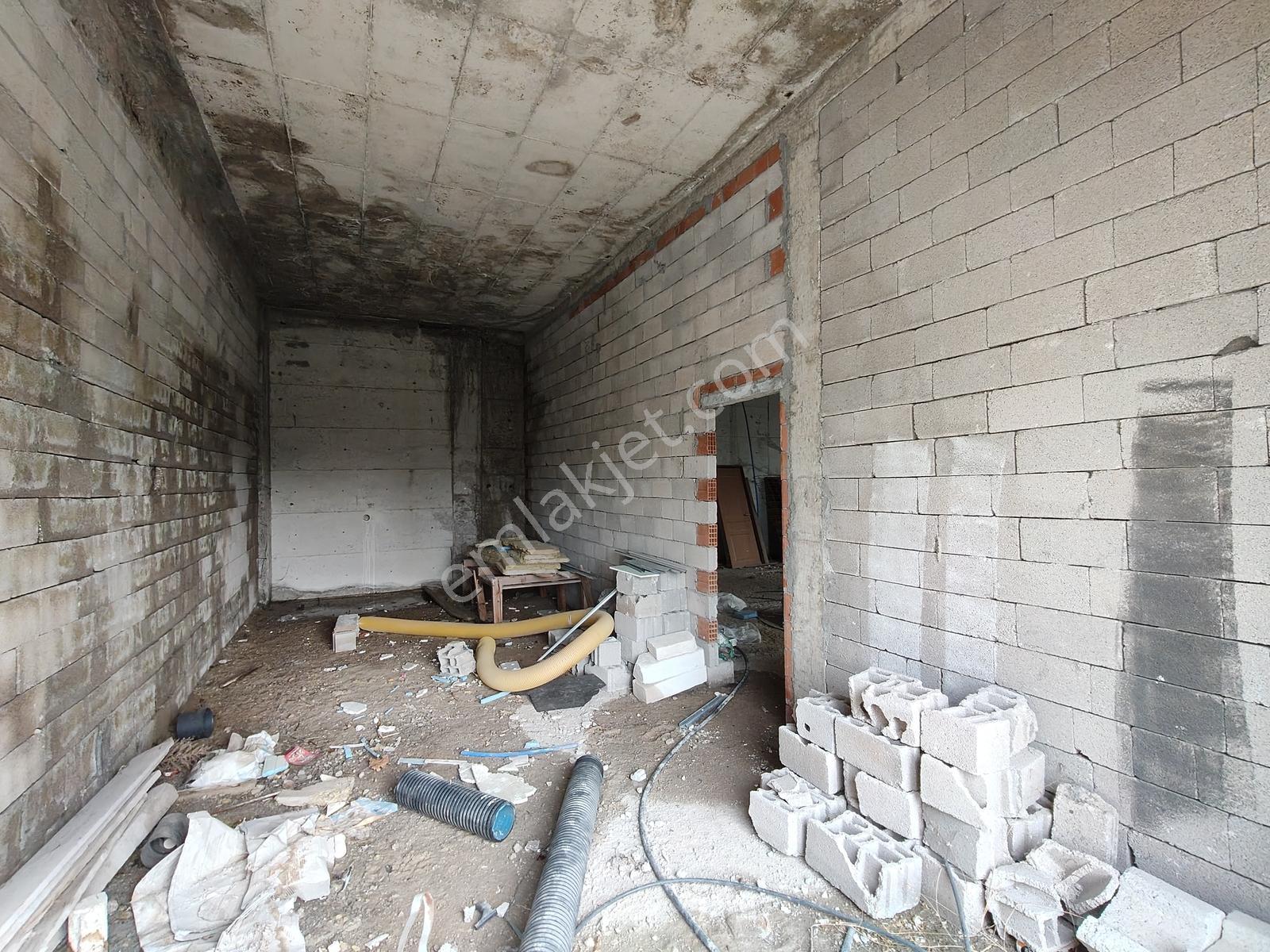 Bağlıca'da,natamam,iskanlı,6+1,350m2 Arsa Payı,400m2 Kapalı Alan - Görsel 31