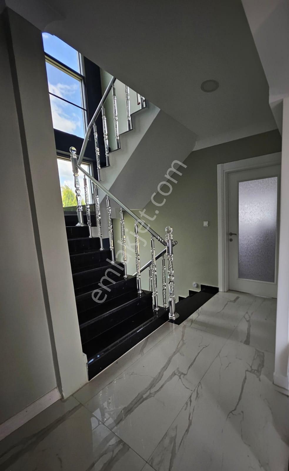 Kostak Gayrimenkul'den Tek Yetkili Geniş Arsa Paylı Tam Müstakil 6+1 Havuzlu Villa - Görsel 19