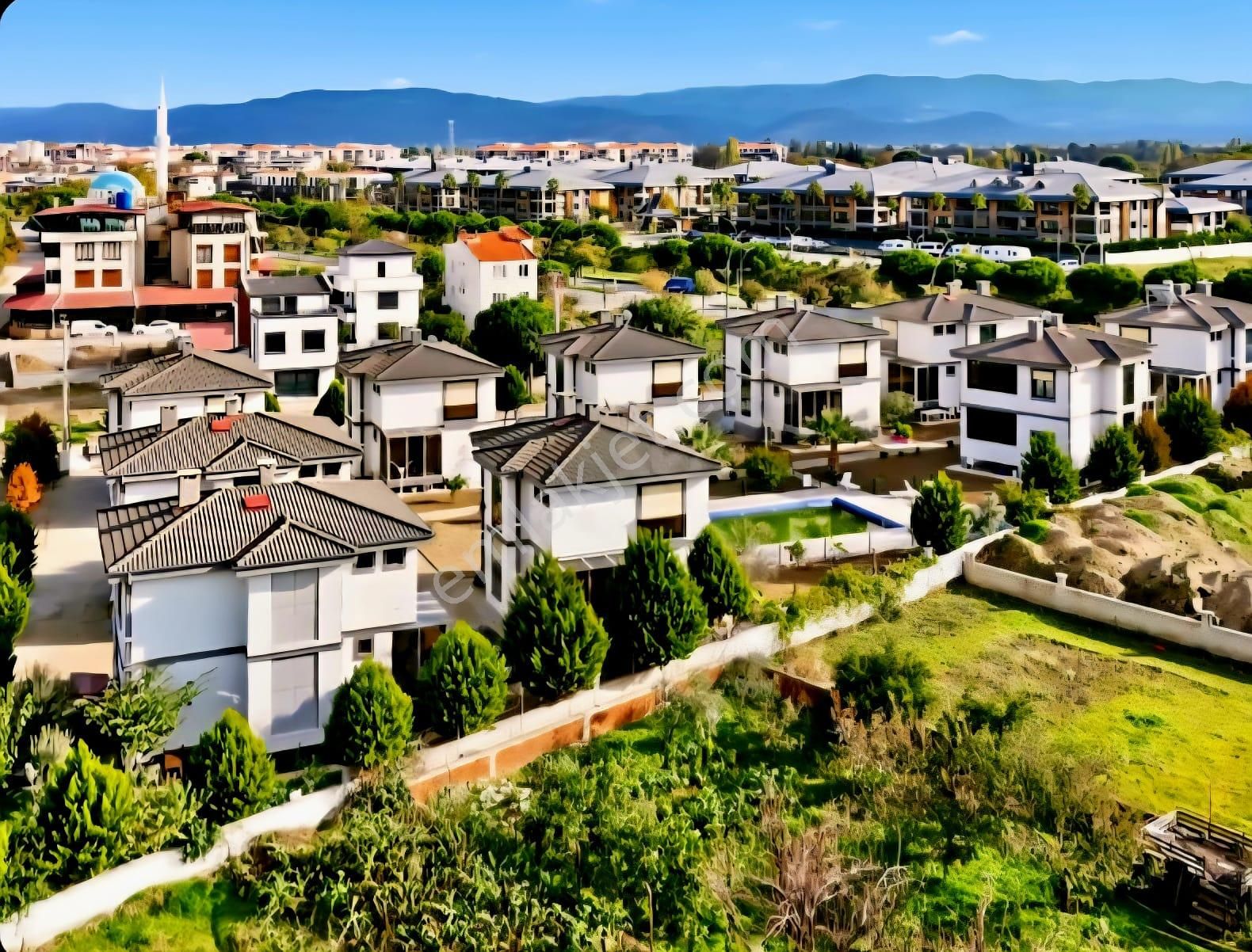 Kostak Gayrimenkul'den Tek Yetkili Geniş Arsa Paylı Tam Müstakil 6+1 Havuzlu Villa - Görsel 4