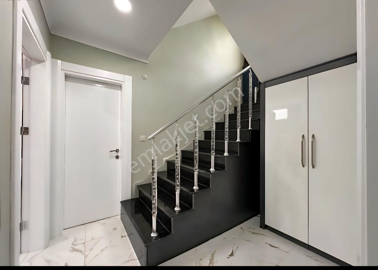 Kostak Gayrimenkul'den Tek Yetkili Geniş Arsa Paylı Tam Müstakil 6+1 Havuzlu Villa - Görsel 14