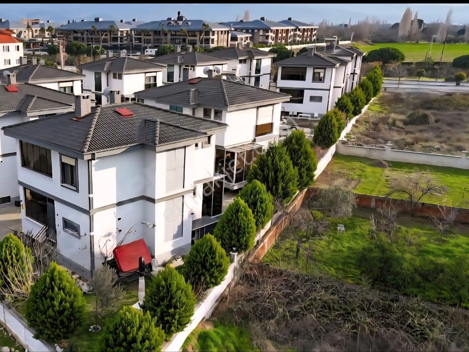 Kostak Gayrimenkul'den Tek Yetkili Geniş Arsa Paylı Tam Müstakil 6+1 Havuzlu Villa - Görsel 3