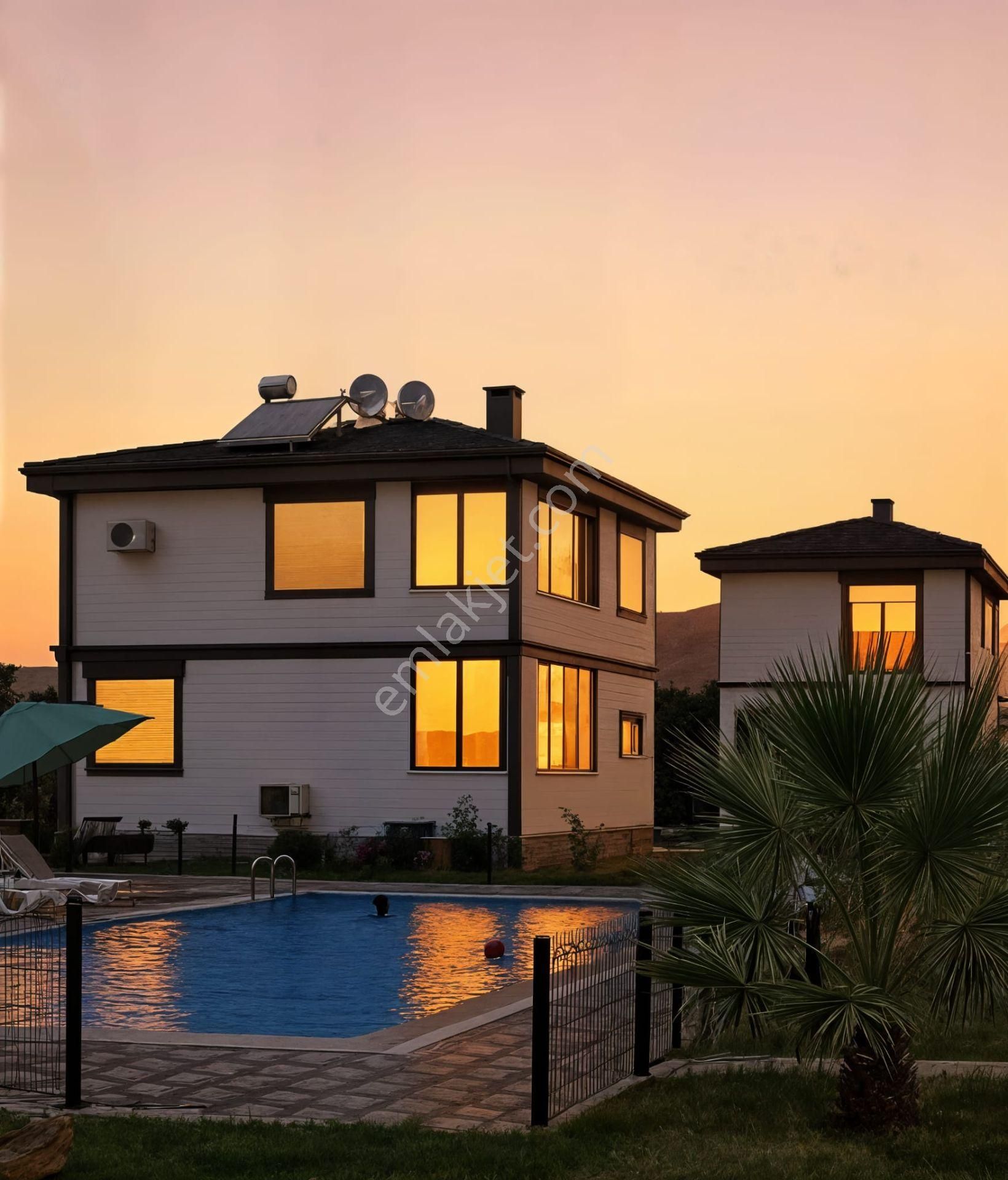 Kostak Gayrimenkul'den Tek Yetkili Geniş Arsa Paylı Tam Müstakil 6+1 Havuzlu Villa