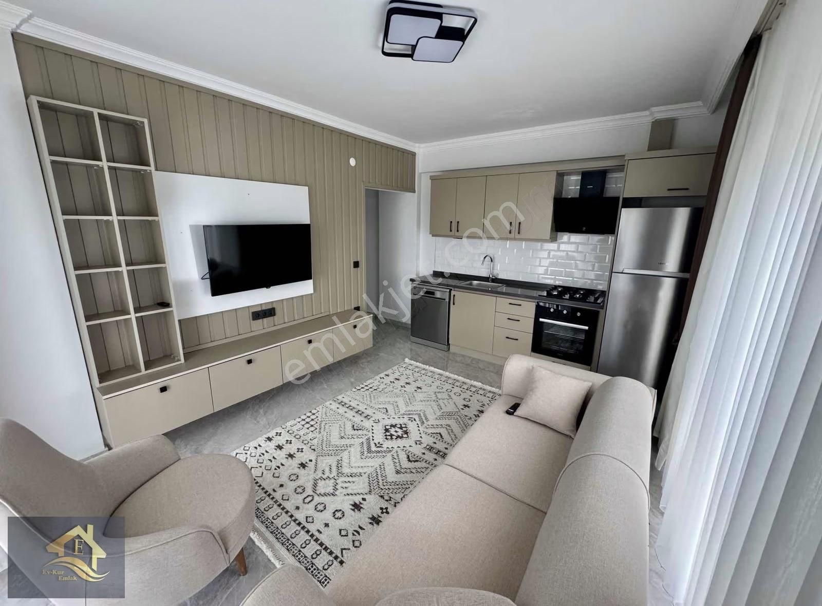 Kuşadası'nda Havuzlu Full Sıfır Eşyalı Satılık 1+1 Bahçeli Daire