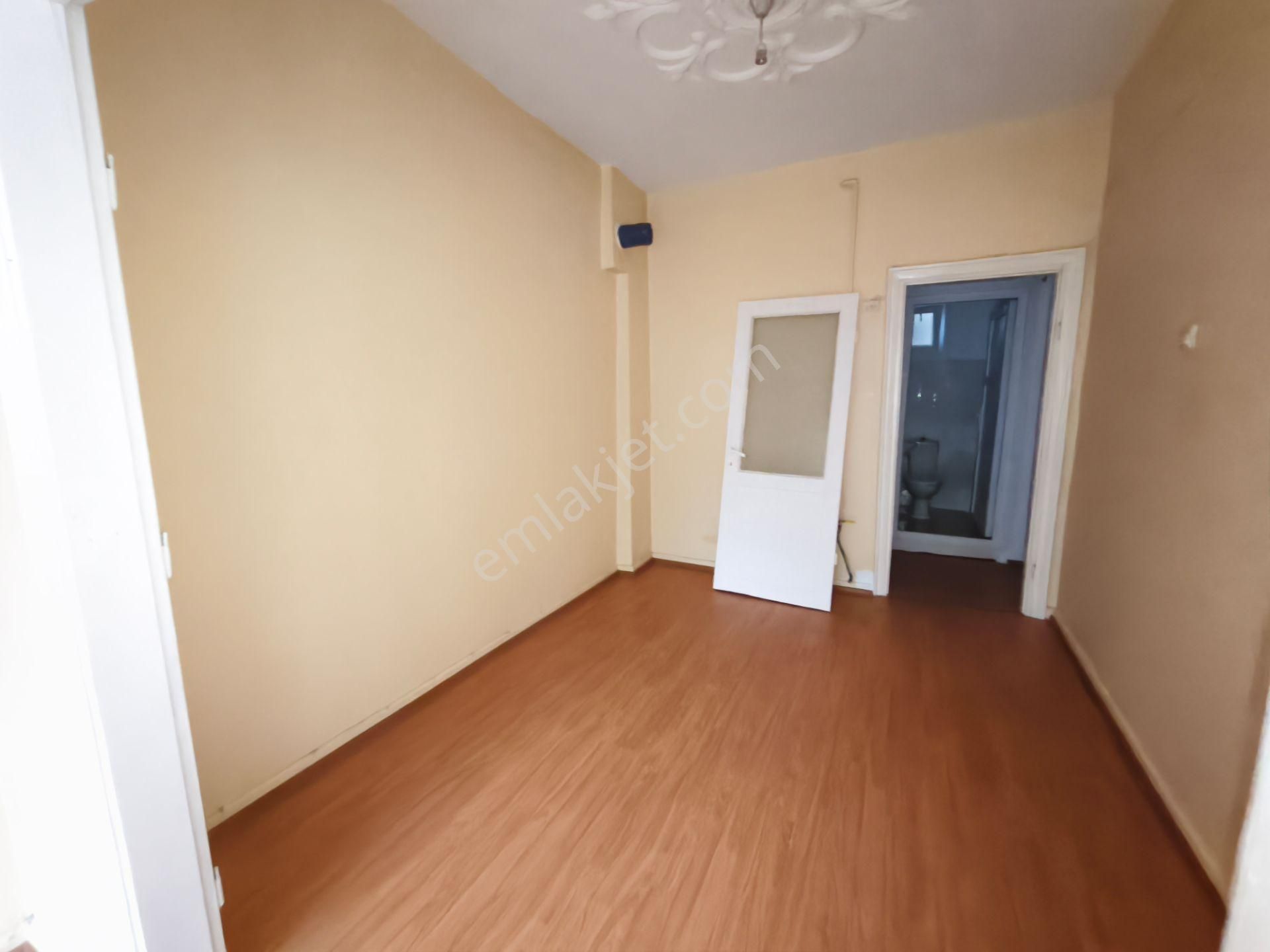 Eyüp Nişancı A.şerefbey Cd. 1,5 +1 , Metrobüse 3 Dk , Arsa Tapulu Daire - Görsel 15