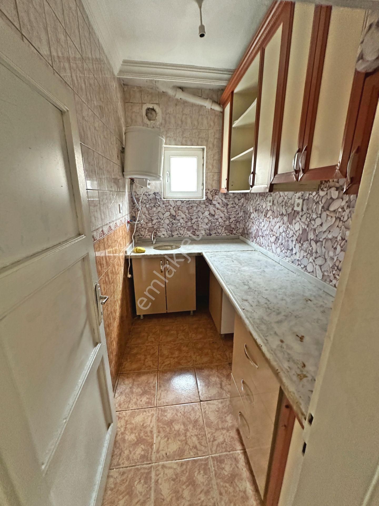 Gülveren Mahallesi Emniyet Müdürlüğü Yakını Ara Katta 2+1 Satılık Daire - Görsel 9