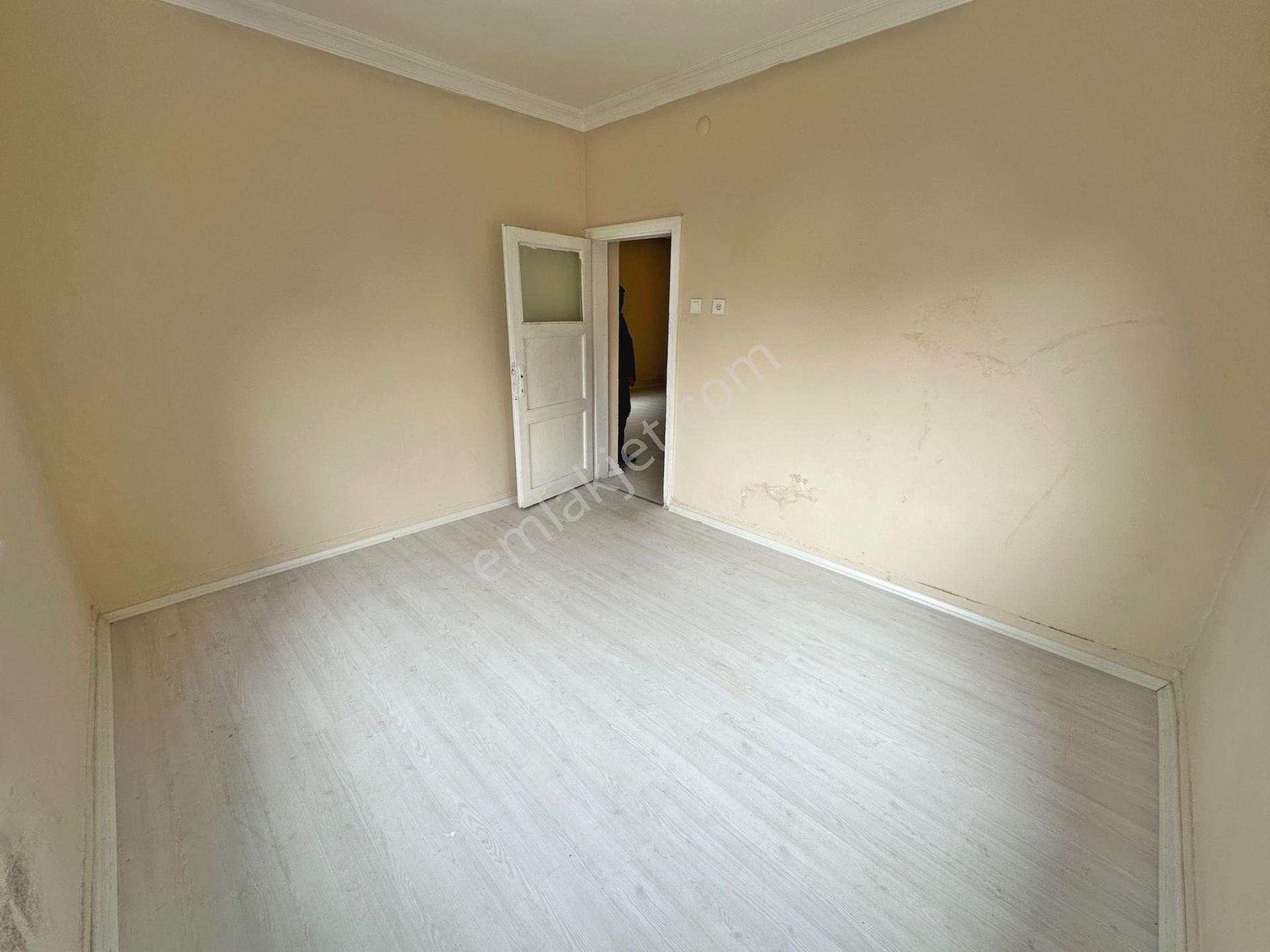 Gülveren Mahallesi Emniyet Müdürlüğü Yakını Ara Katta 2+1 Satılık Daire - Görsel 8