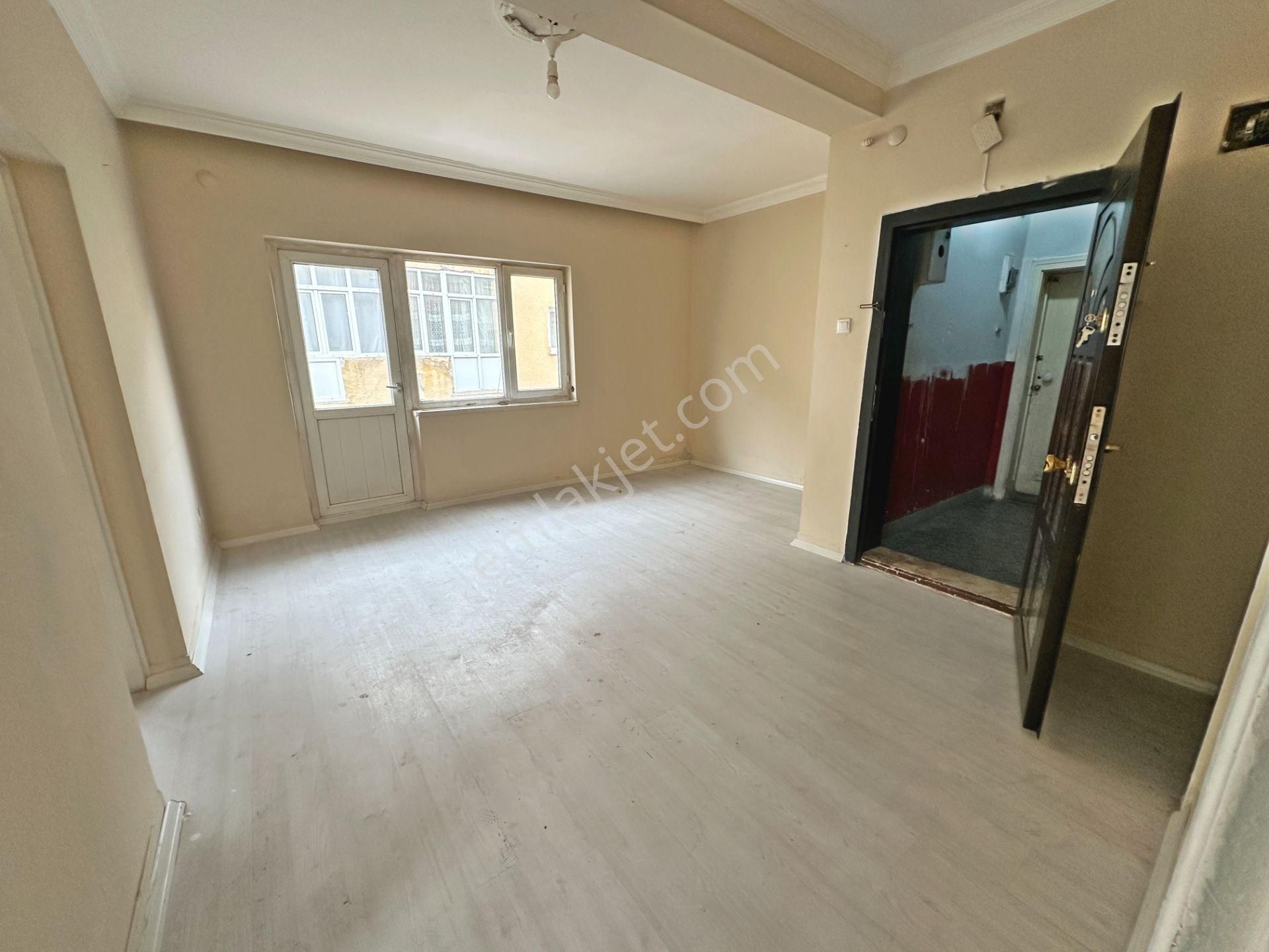 Gülveren Mahallesi Emniyet Müdürlüğü Yakını Ara Katta 2+1 Satılık Daire