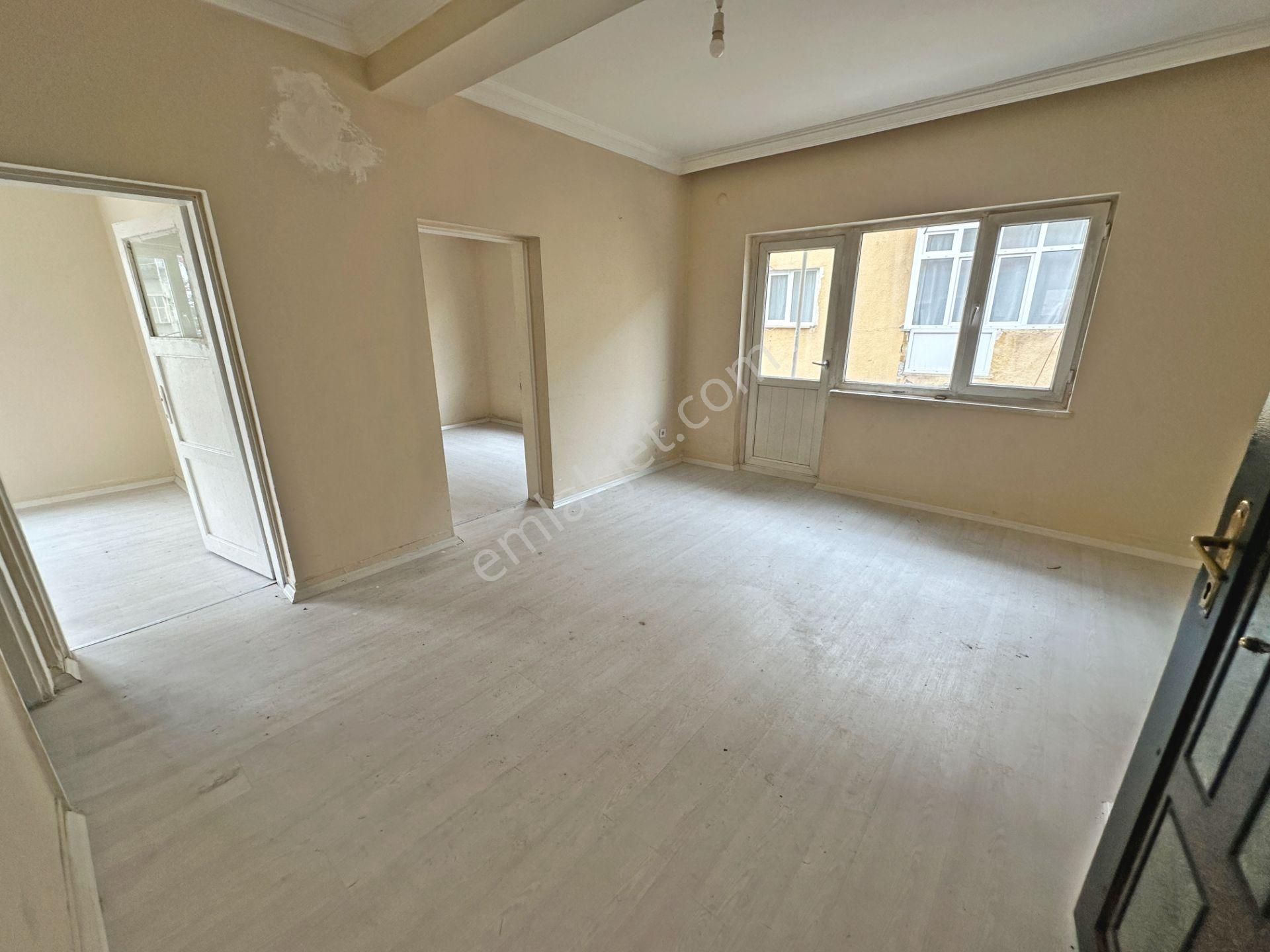 Gülveren Mahallesi Emniyet Müdürlüğü Yakını Ara Katta 2+1 Satılık Daire - Görsel 4