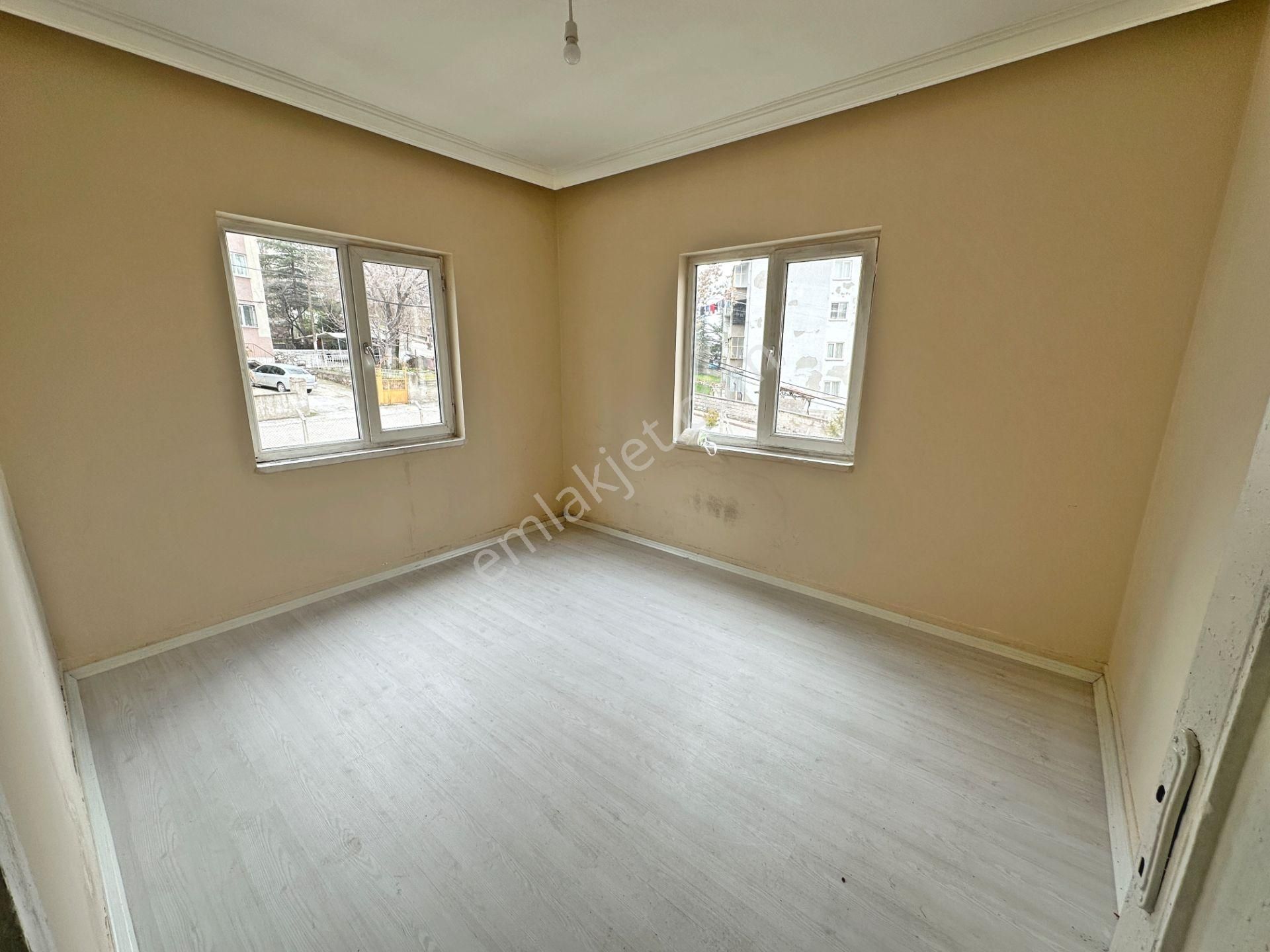 Gülveren Mahallesi Emniyet Müdürlüğü Yakını Ara Katta 2+1 Satılık Daire - Görsel 6