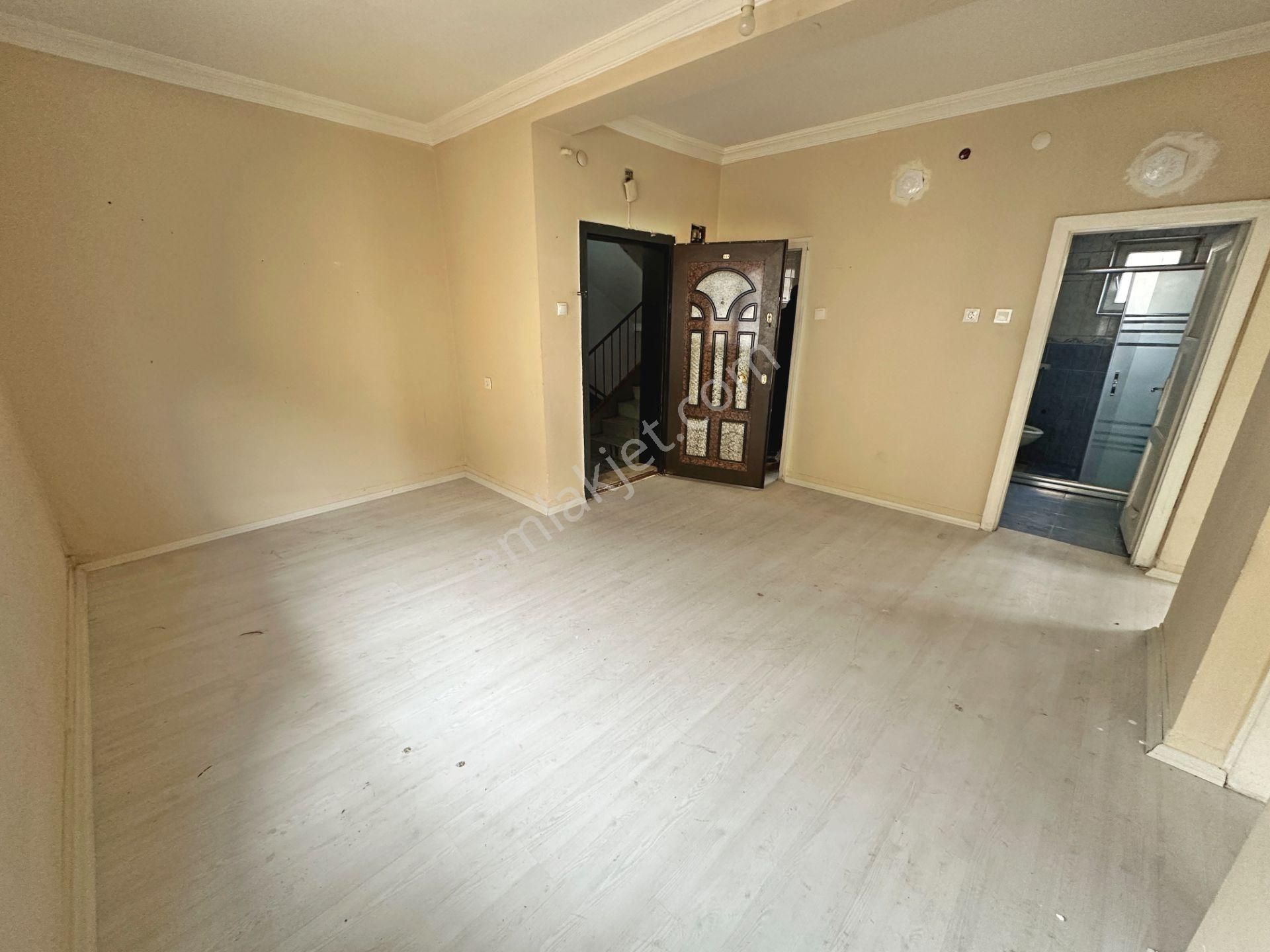 Gülveren Mahallesi Emniyet Müdürlüğü Yakını Ara Katta 2+1 Satılık Daire - Görsel 2