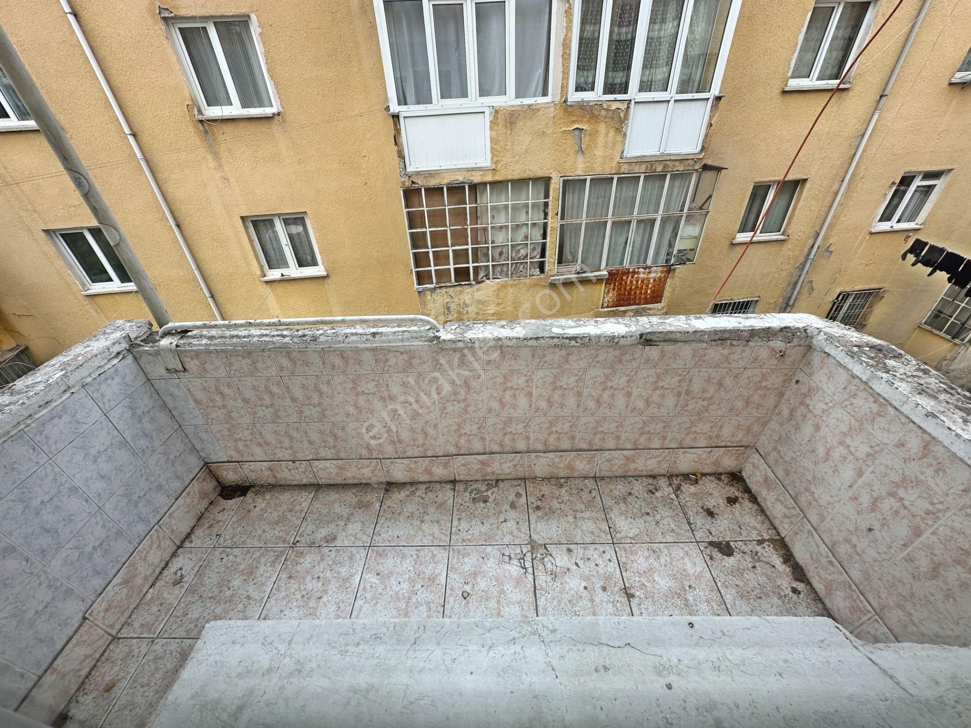 Gülveren Mahallesi Emniyet Müdürlüğü Yakını Ara Katta 2+1 Satılık Daire - Görsel 5