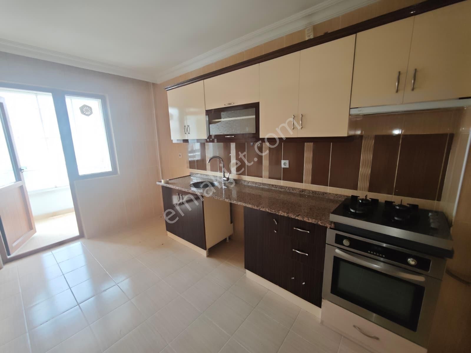 Ilı Lider Emlak'tan Ilı Ön Cephe Köşe Başı 3+1 Satılık Daire