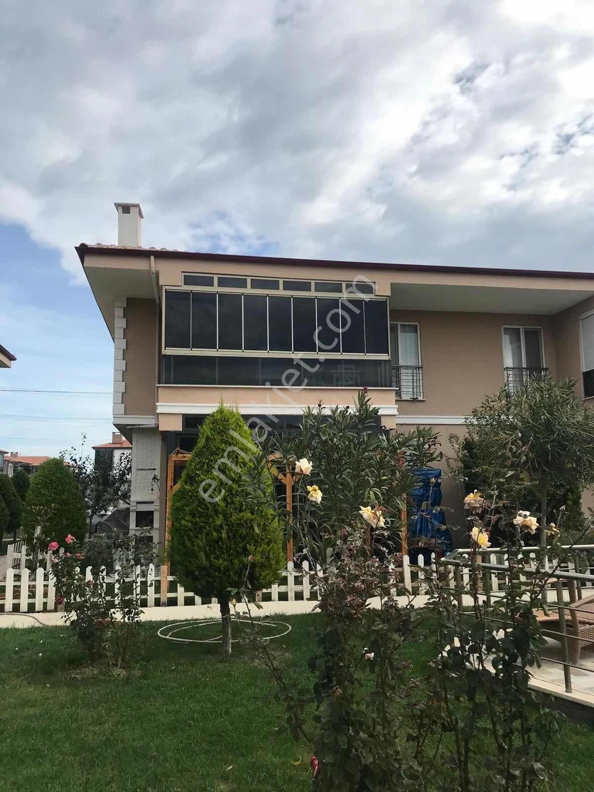 Umut Gayrımenkul'den İstıklal Mahallesı'nde Havuzlu Yazlık - Görsel 3