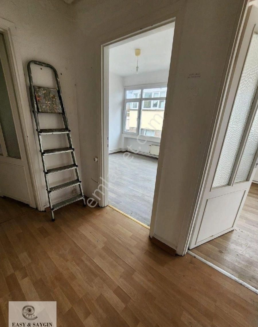 Arnavutköy Sahile 100 Mt Mesafede Komple Satılık Köşe Bina