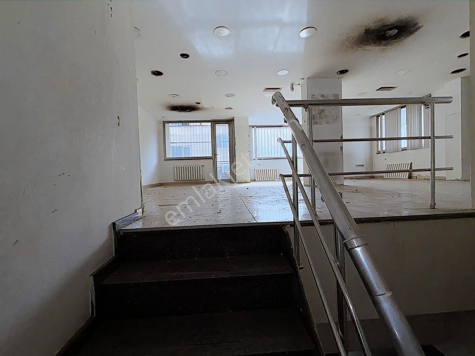 Lidya Emlak'tan Merkezi Konumda 400m2 Kiralık Dükkan - Görsel 2