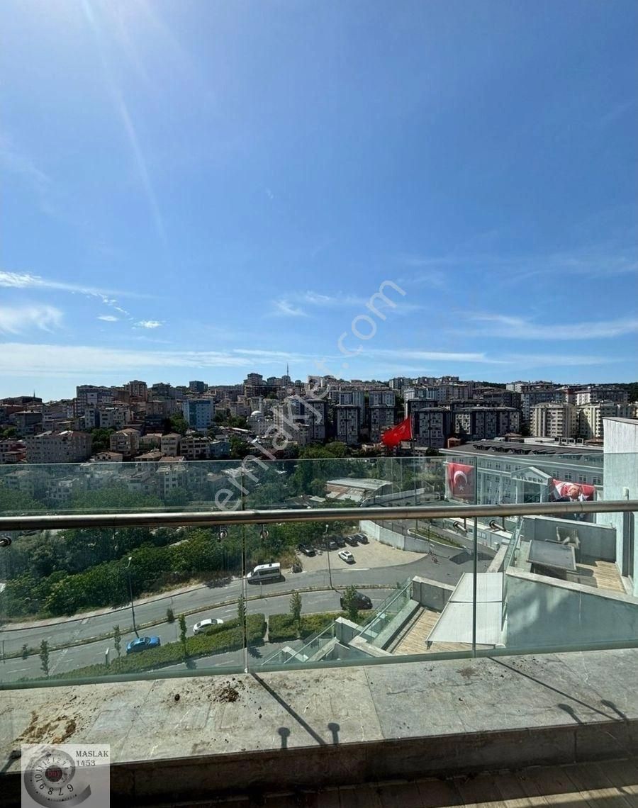 Maslak 1453'te Özel Tuvaletli & Klimalı 2 Bölmeli Hazır Ofis