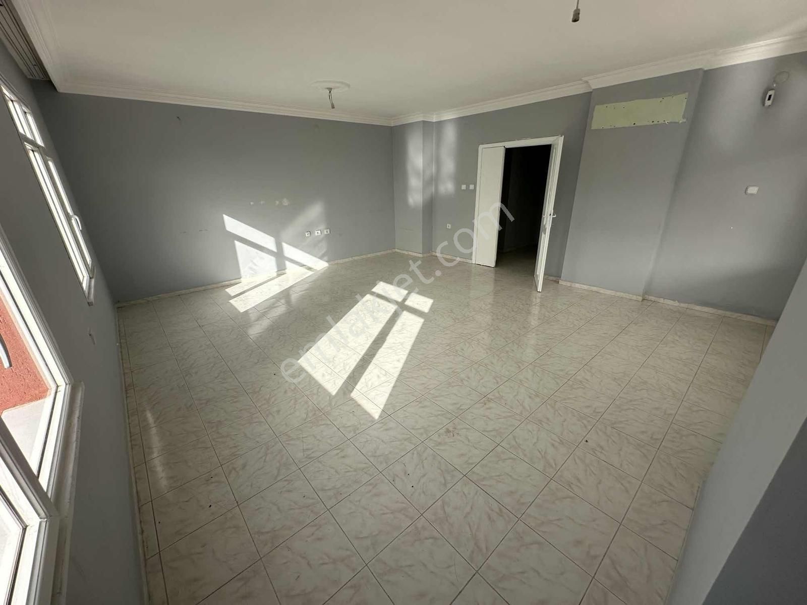 Arca'dan Mezitli'de Kiralık Site İçi Temiz 3+1 Geniş Daire - Görsel 24