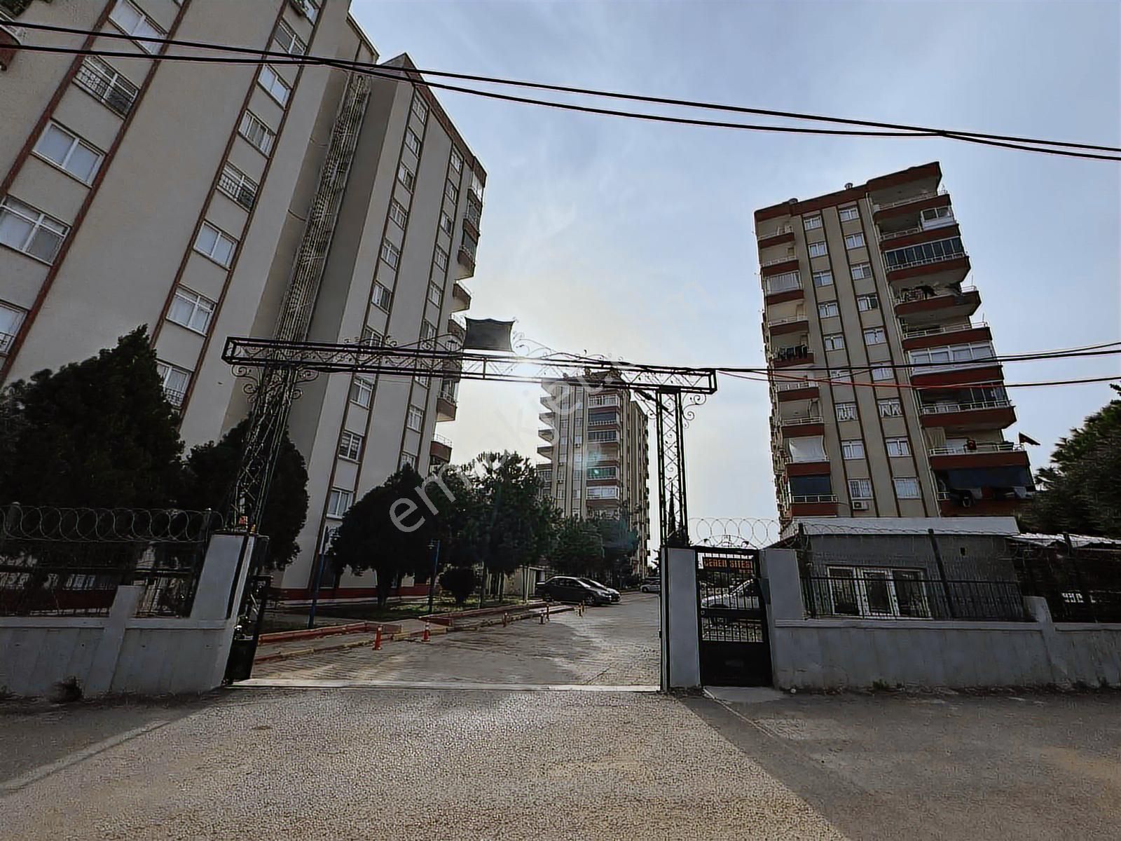 Arca'dan Mezitli'de Kiralık Site İçi Temiz 3+1 Geniş Daire