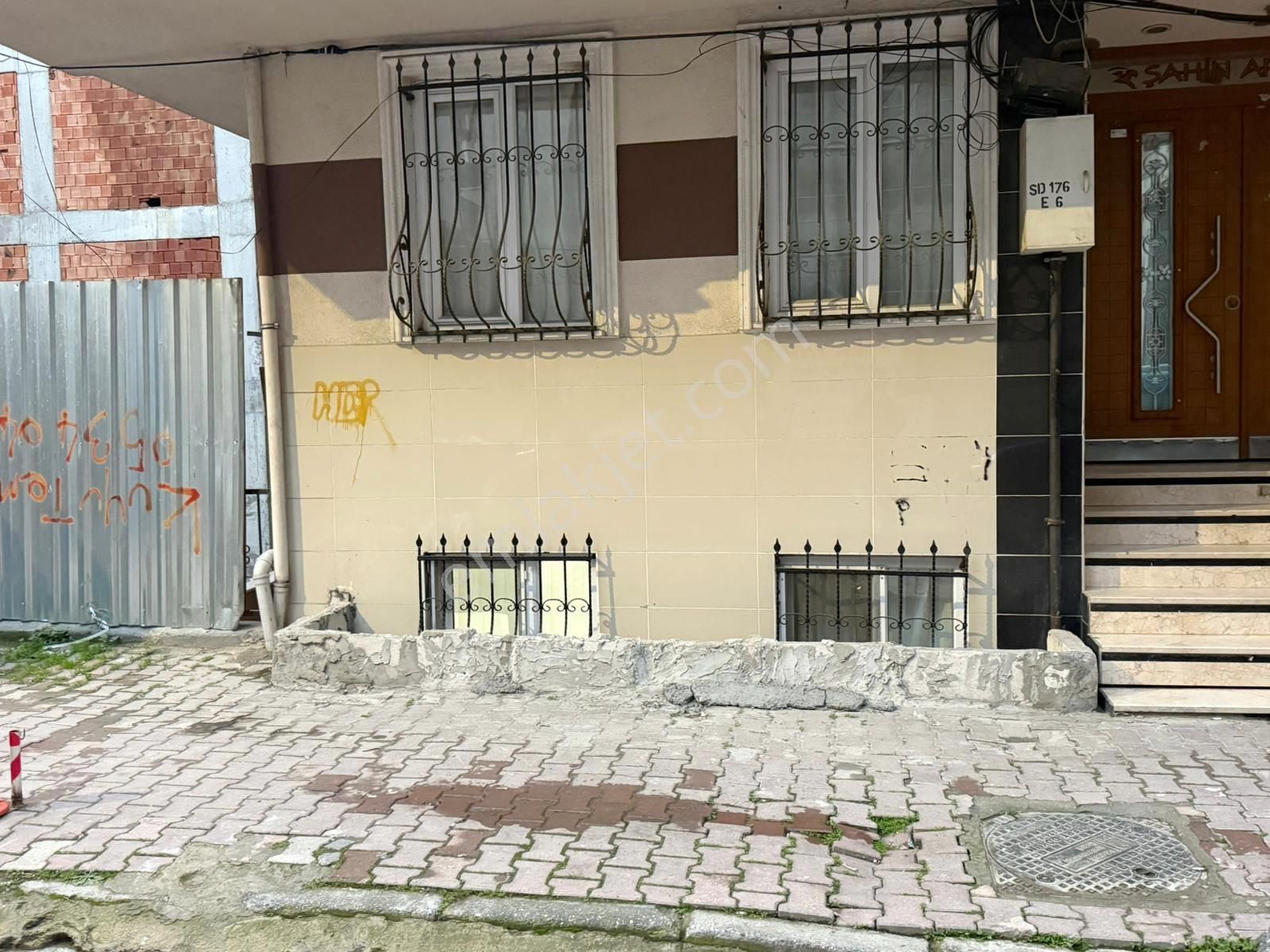 Fatih Emlak Tan Merkez Cami Yakını Krediye Uygun 2+1 Amarikan Mutfaklı