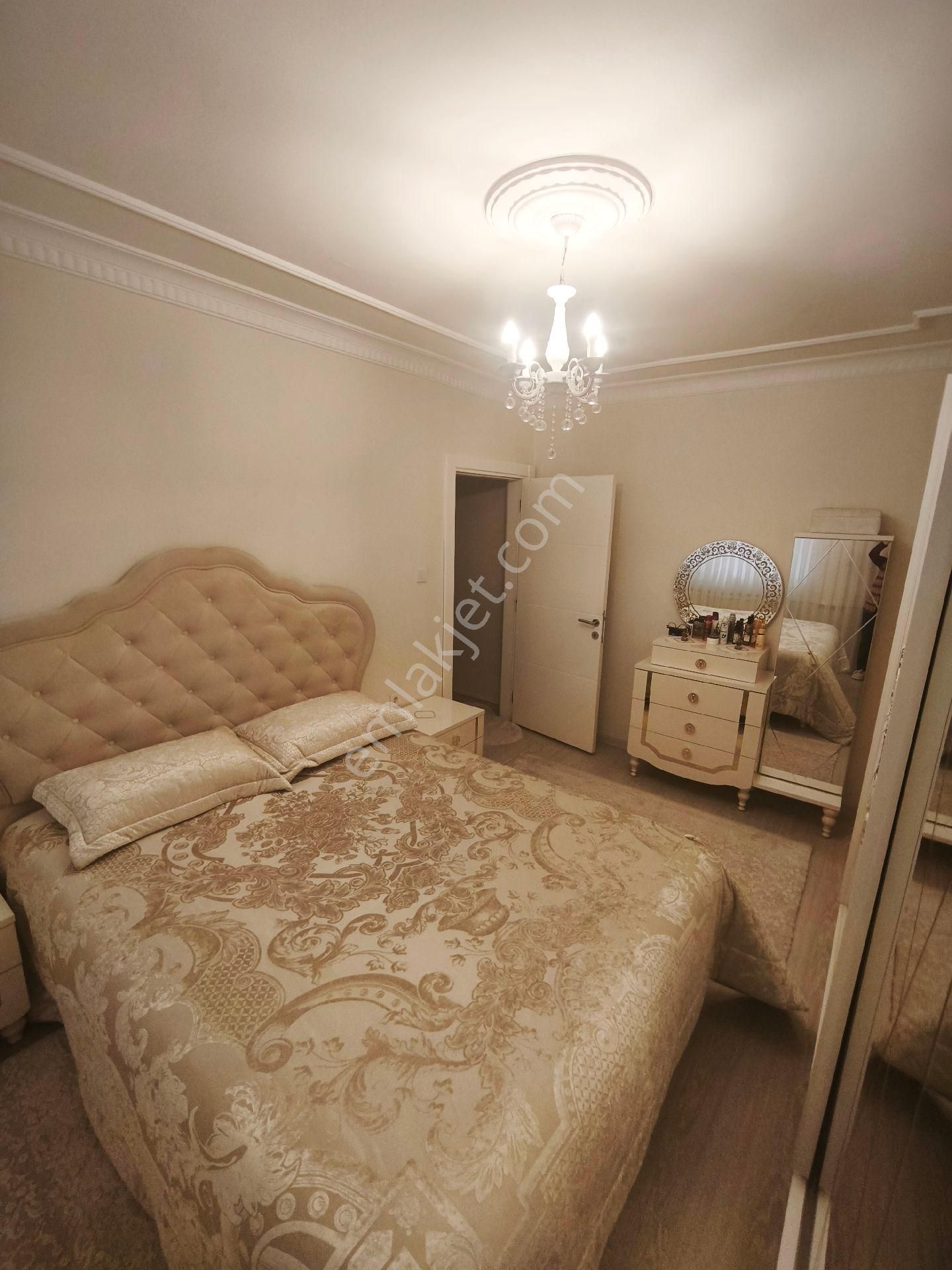 Emsallerinden Büyük Temiz İster Yatırım İster Oturum Kaçmaz Bir Daire!! - Görsel 3