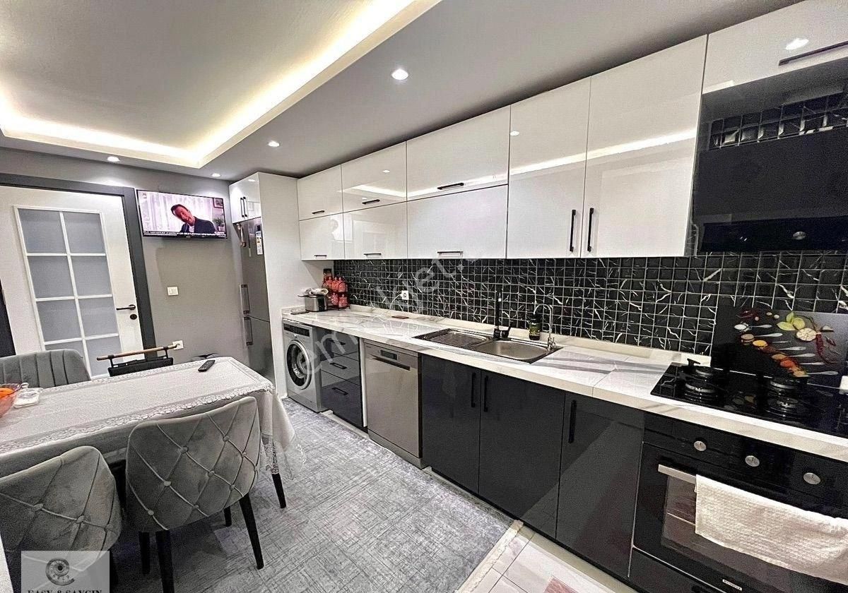 Beylikdüzü'nde Cadde Üzerinde Satılık Deniz Manzaralı Jakuzili - Görsel 13