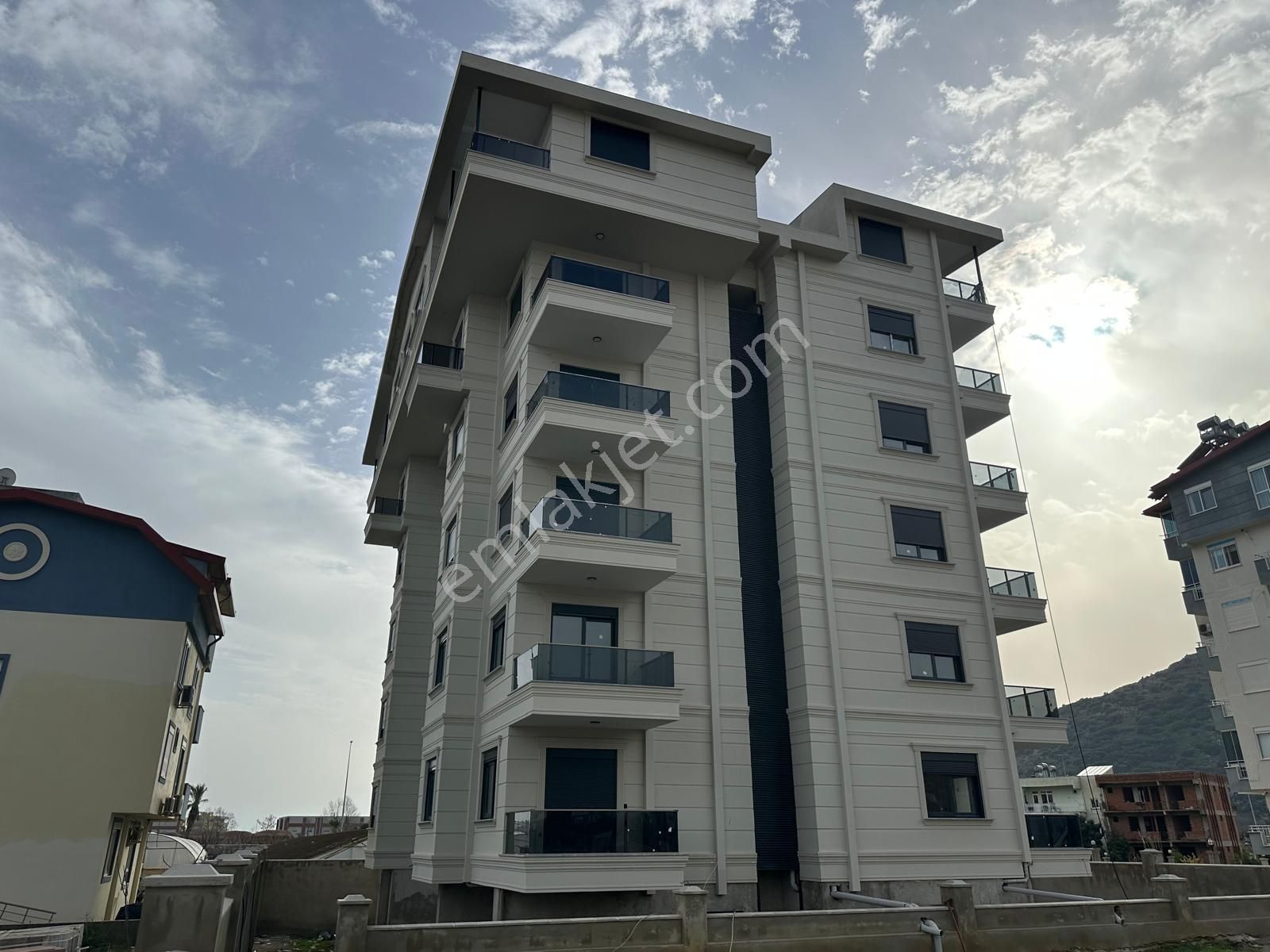 Denize Yakın Tropik Park Manzaralı 1+1