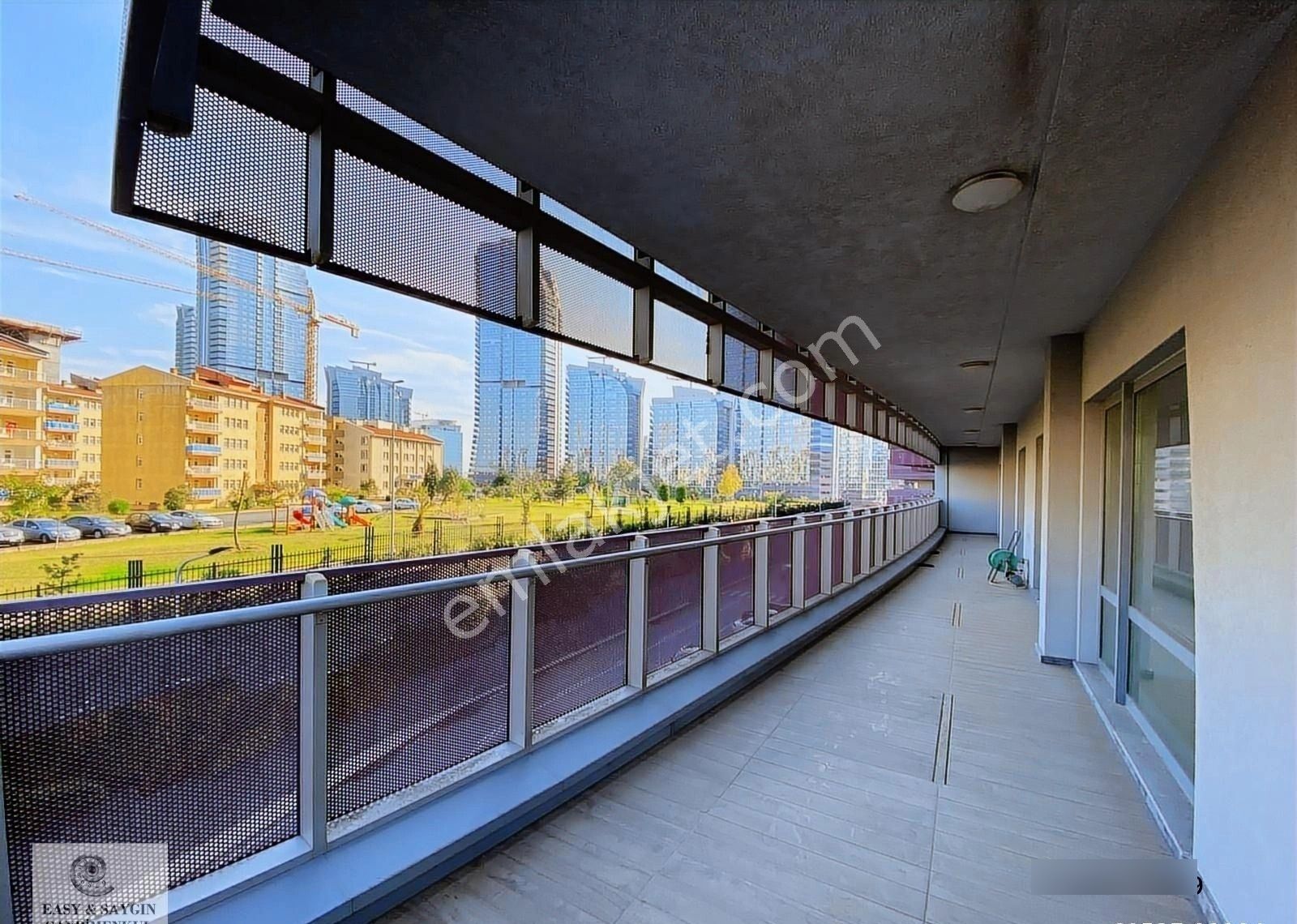 Ağaoğlu Maslak 1453 Sitesinde 3+1 200m2 L Teraslı Satılık Boş