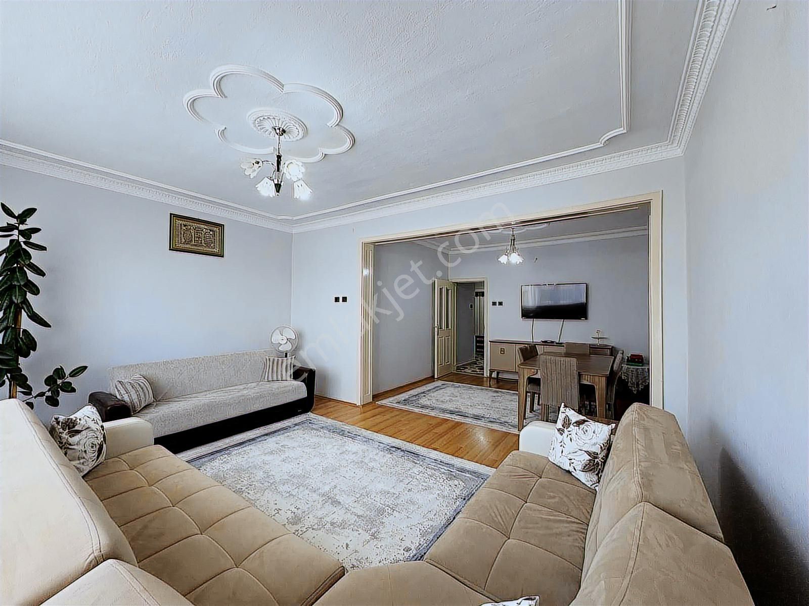 Fatih Mahallesi'nde Demiryolu Cadde Cepheli 3+1 Masrafsız Daire