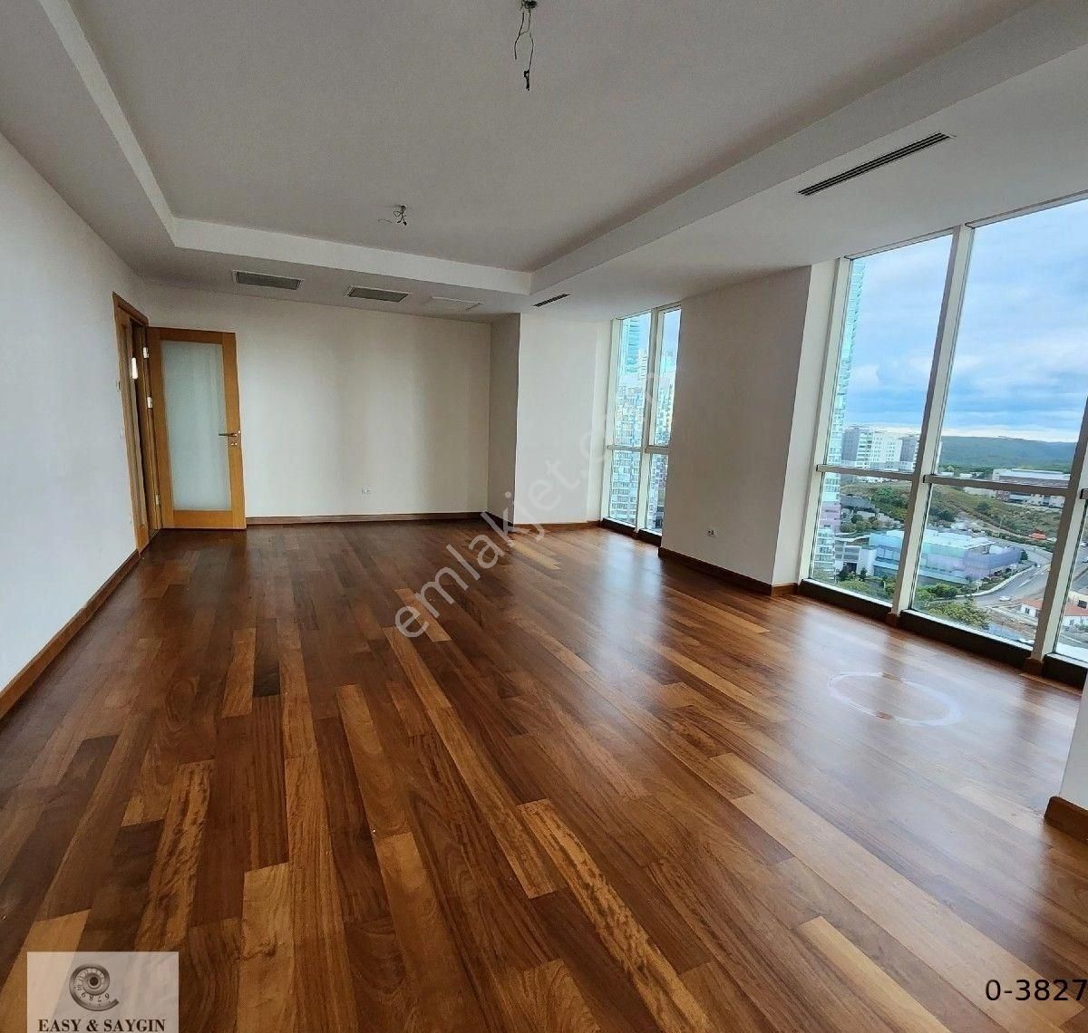 Maslak Mashattan'da 3+1 Kiralık Havuz Cephe Daire