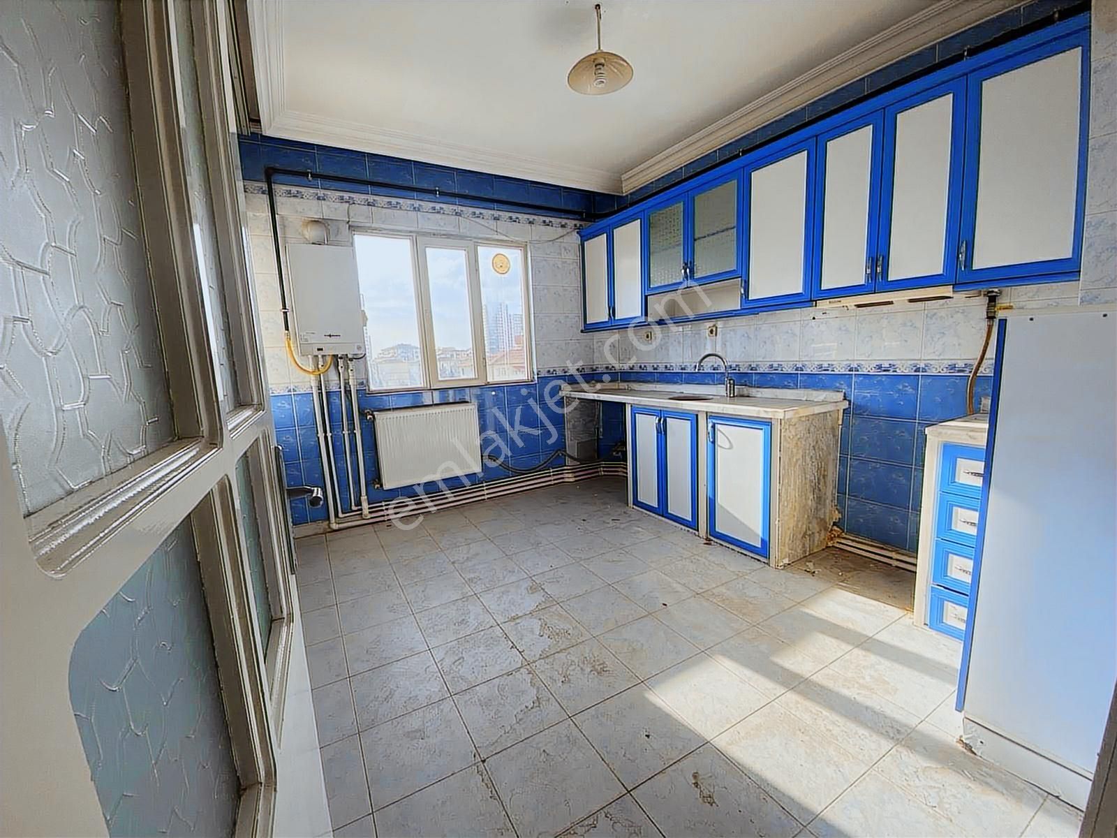 Karataş Spor Salonu Yanında 3+1 Satılık Daire