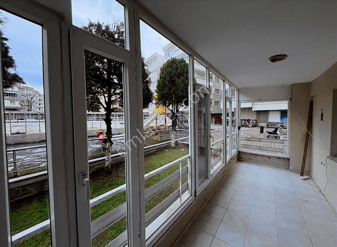 Güzelyalı Merkezde Site İçi Yüz.hvzlu Bahçe Kat 2+1 Daire