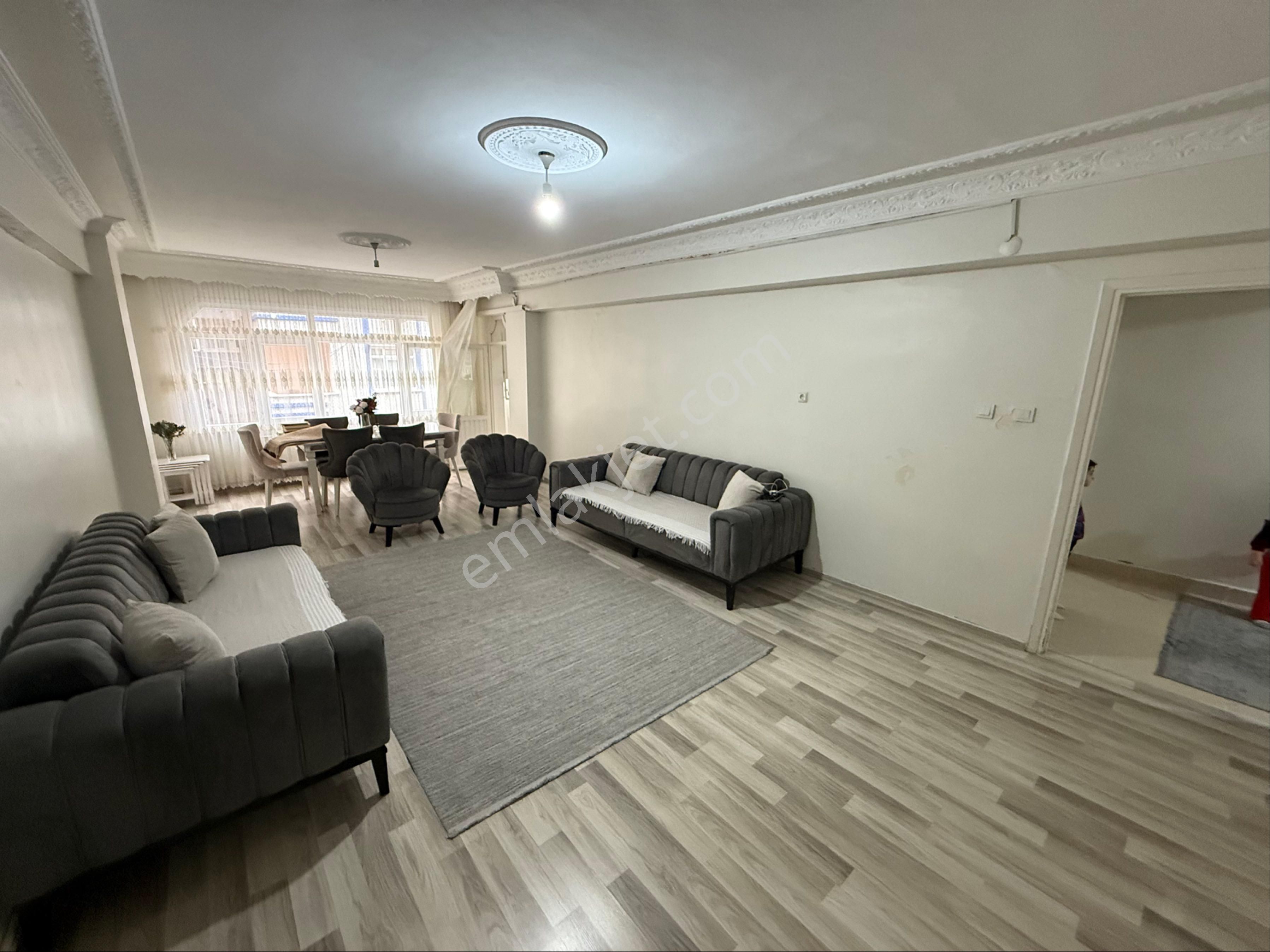 Şirinevlerde 2+1 Asansörlü 100m2 Büyük Satılık Daire